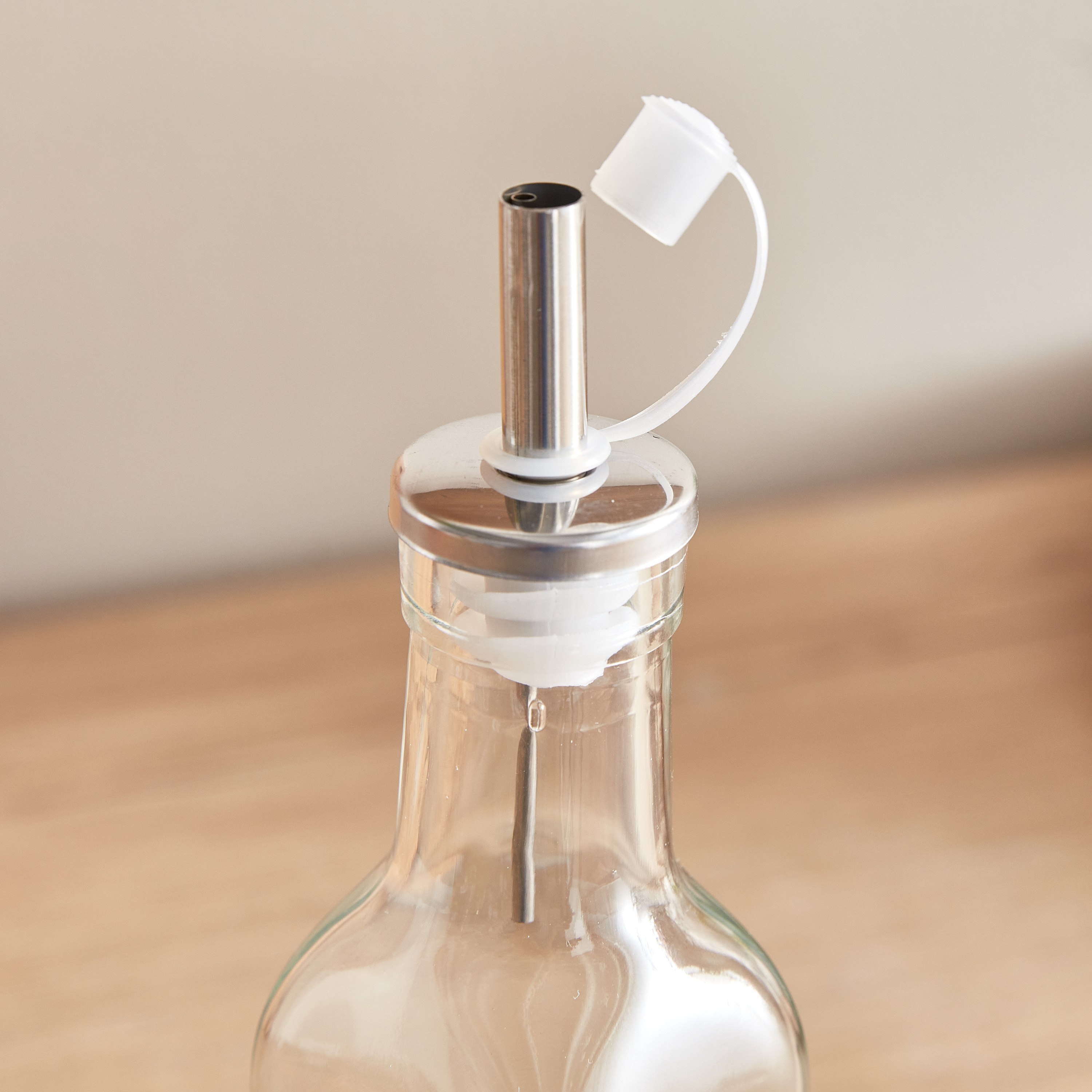 قارورة زيت من إيسينشيال - 5x5x25 سم-hbxhomeware-hbxkitchen-image-4