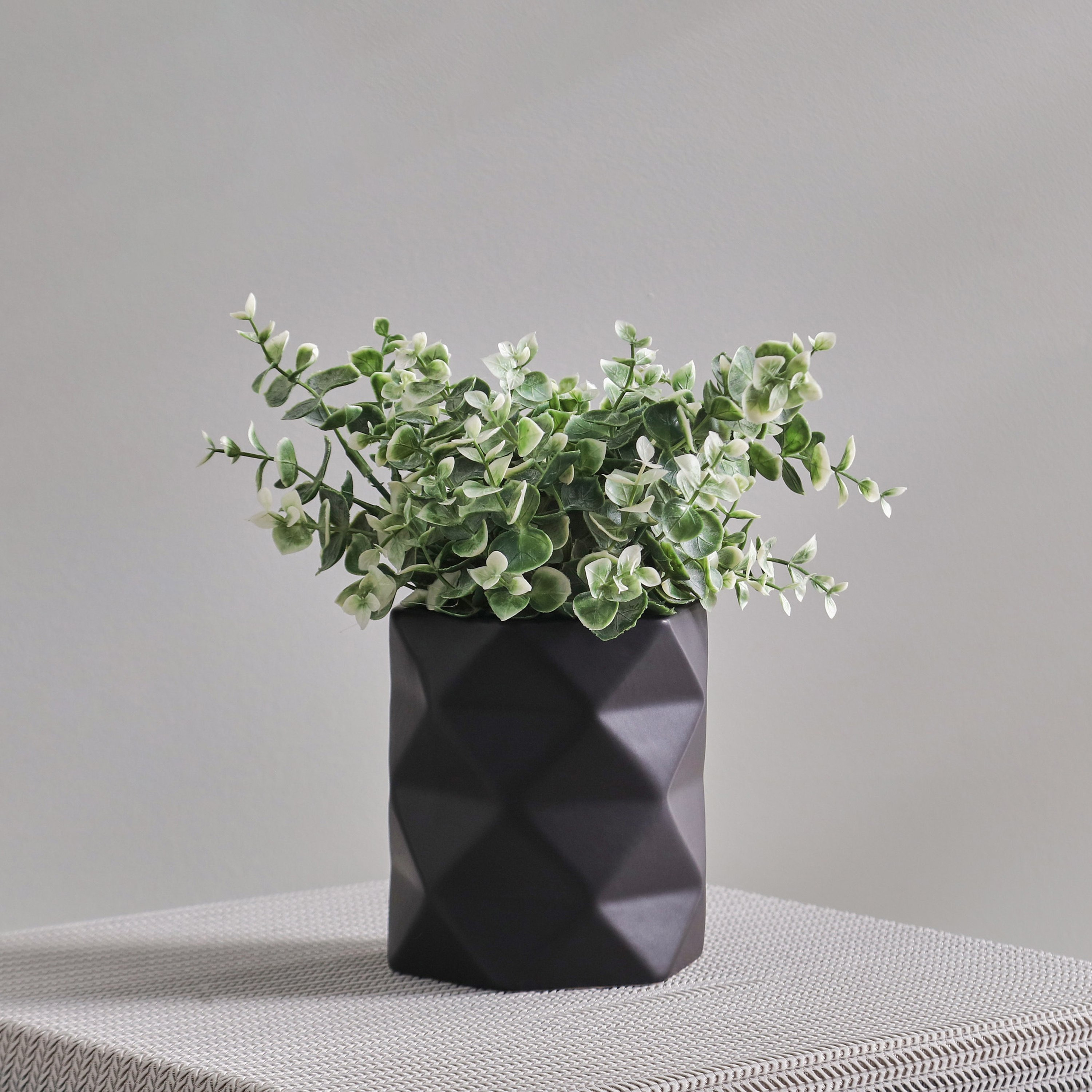 مزهرية سيراميك من كوبي - 12x12x13.5 سم-hbxbedroom-decorandaccessories-vases-image-1
