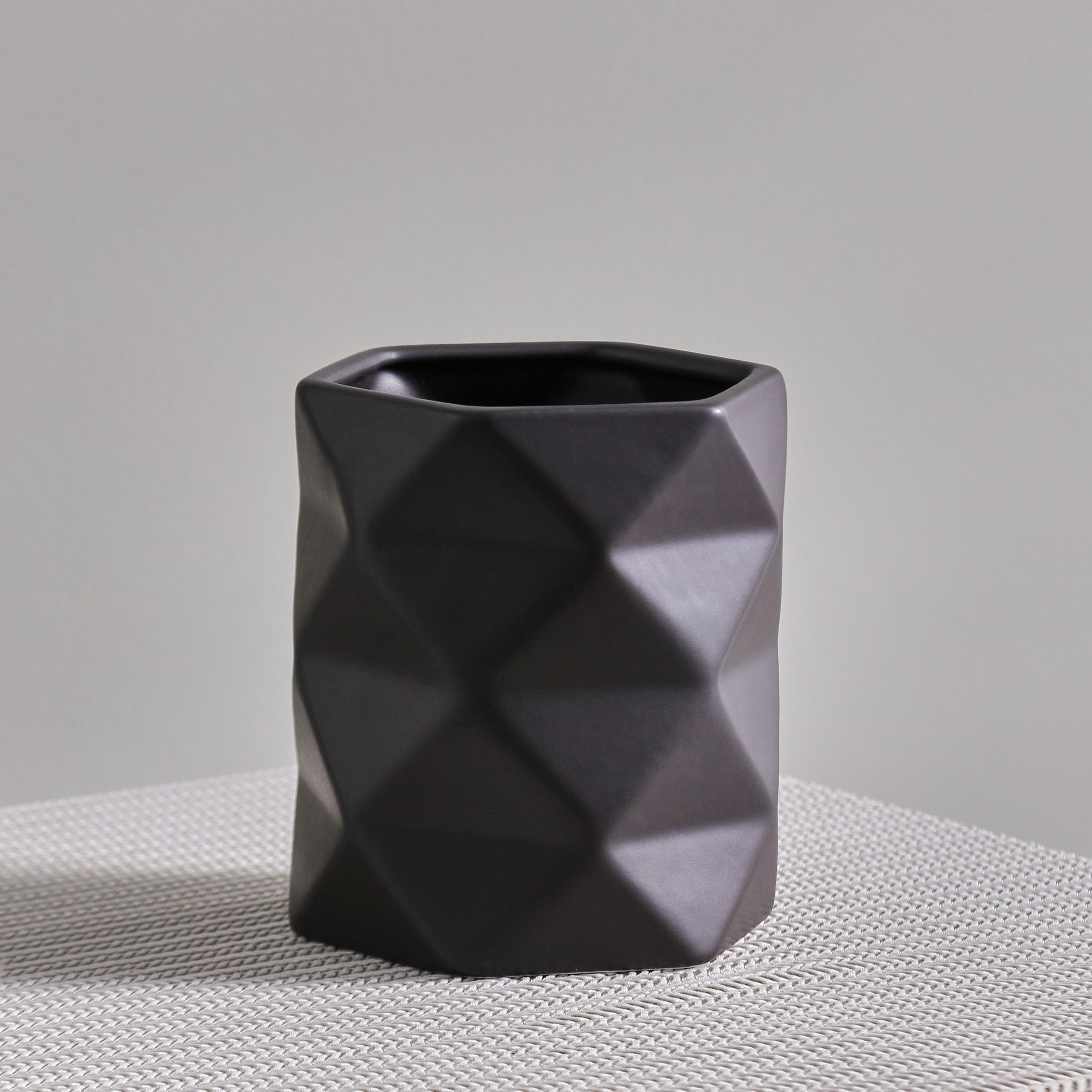 مزهرية سيراميك من كوبي - 12x12x13.5 سم-hbxbedroom-decorandaccessories-vases-image-2