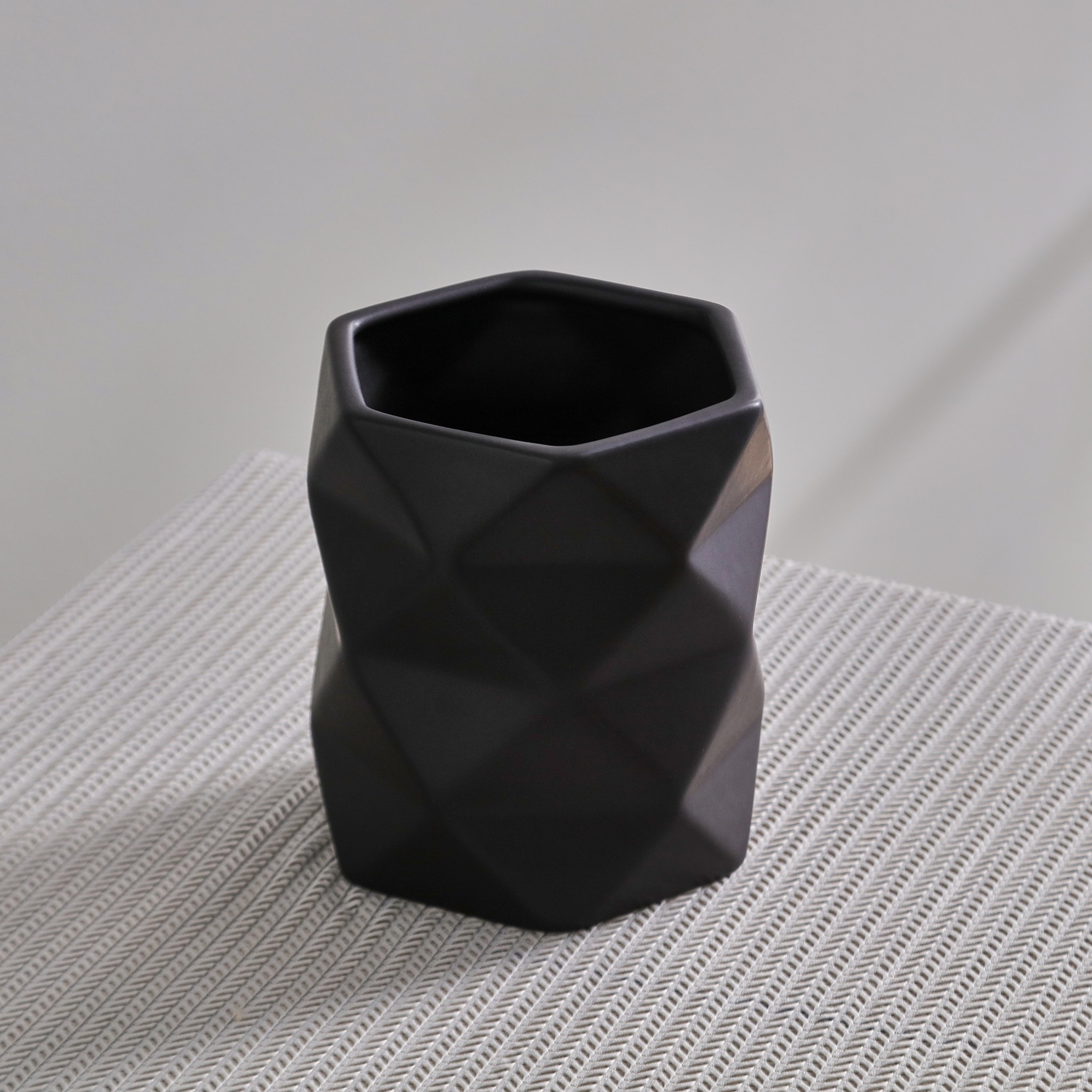 مزهرية سيراميك من كوبي - 12x12x13.5 سم-hbxbedroom-decorandaccessories-vases-image-3