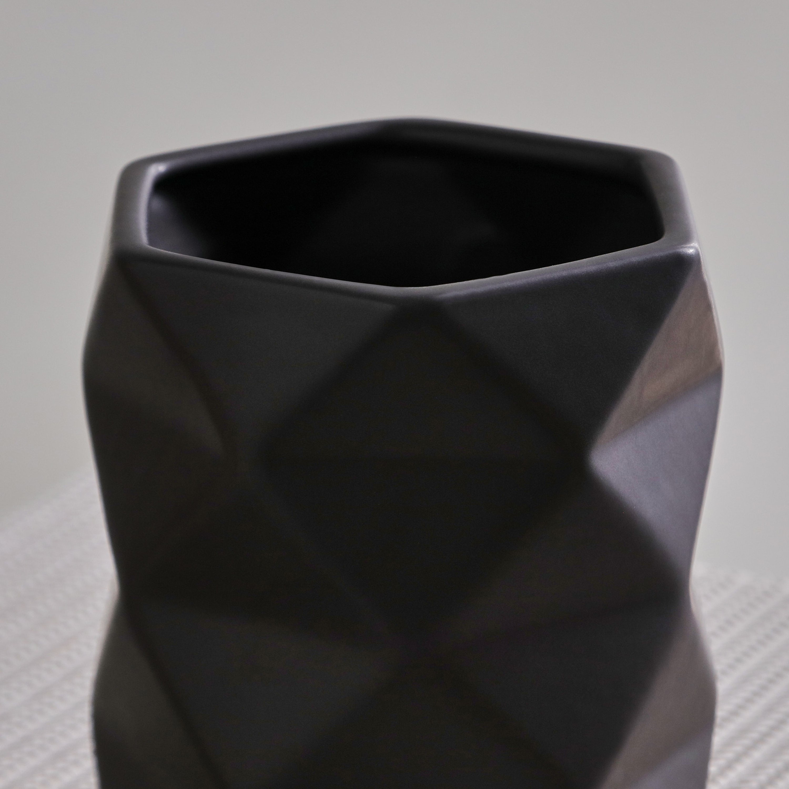 مزهرية سيراميك من كوبي - 12x12x13.5 سم-hbxbedroom-decorandaccessories-vases-image-4