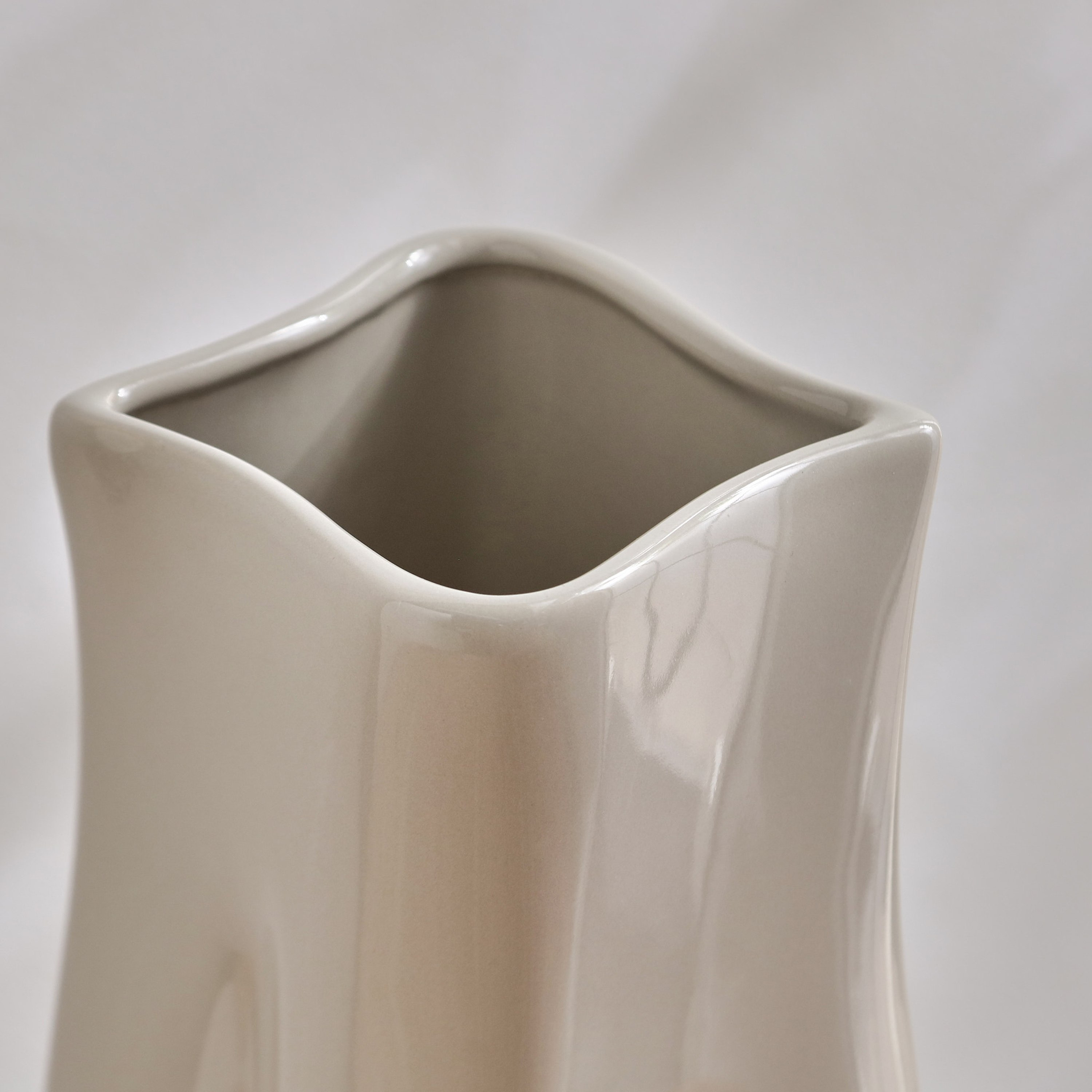 مزهرية سيراميك من كوبي - 12x11x25 سم-hbxbedroom-decorandaccessories-vases-image-3