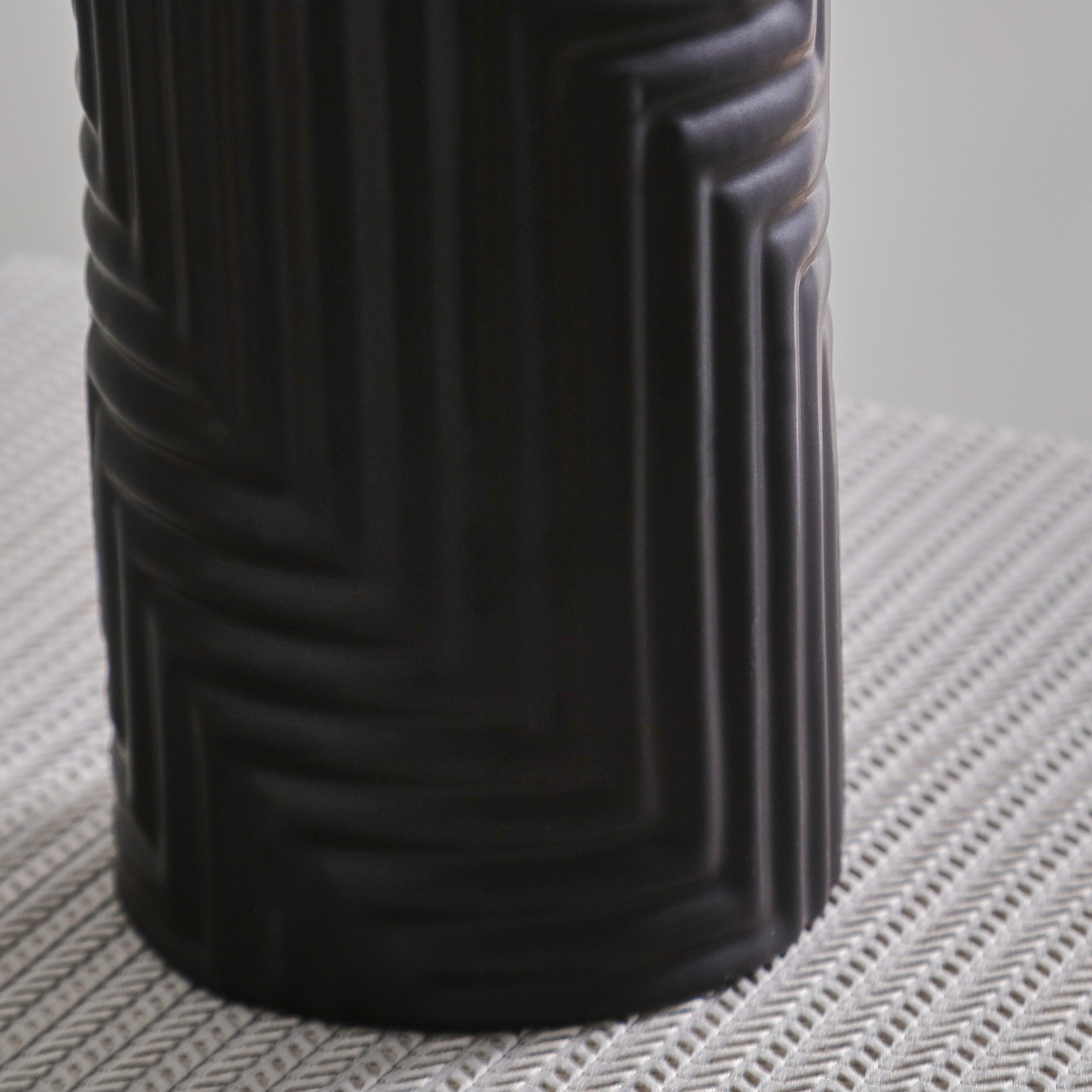مزهرية سيراميك من كوبي فيكتور - 9.5x9.5x22 سم-hbxbedroom-decorandaccessories-vases-image-4