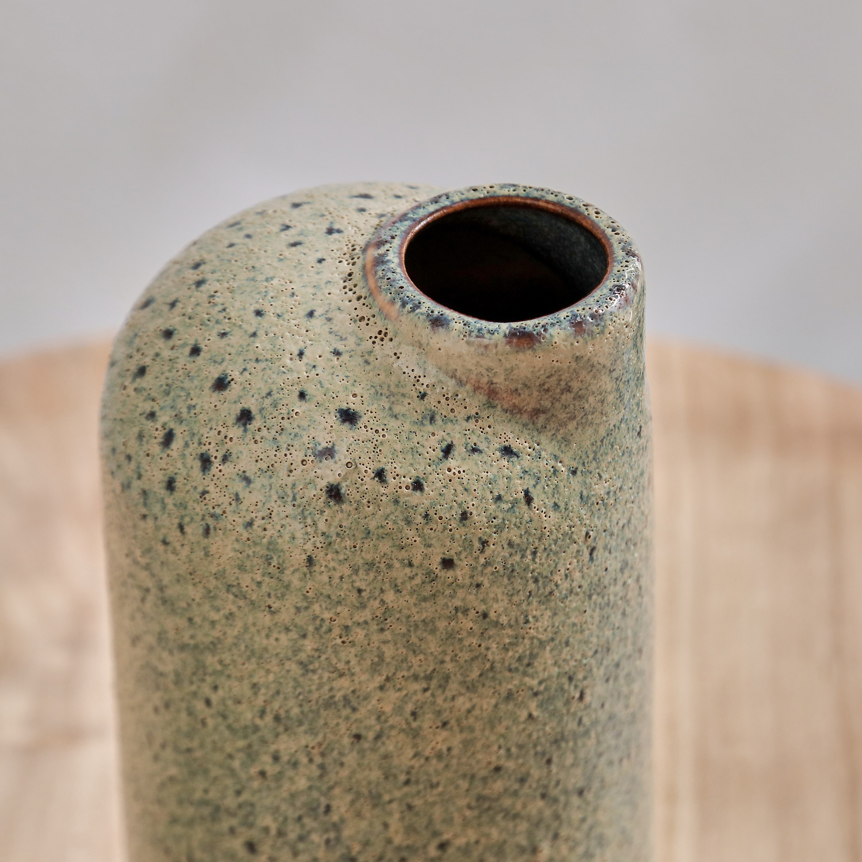 مزهرية سيراميك من كوبي مودرن كاراف - 8.5x8.5x16 سم-hbxbedroom-decorandaccessories-vases-image-3