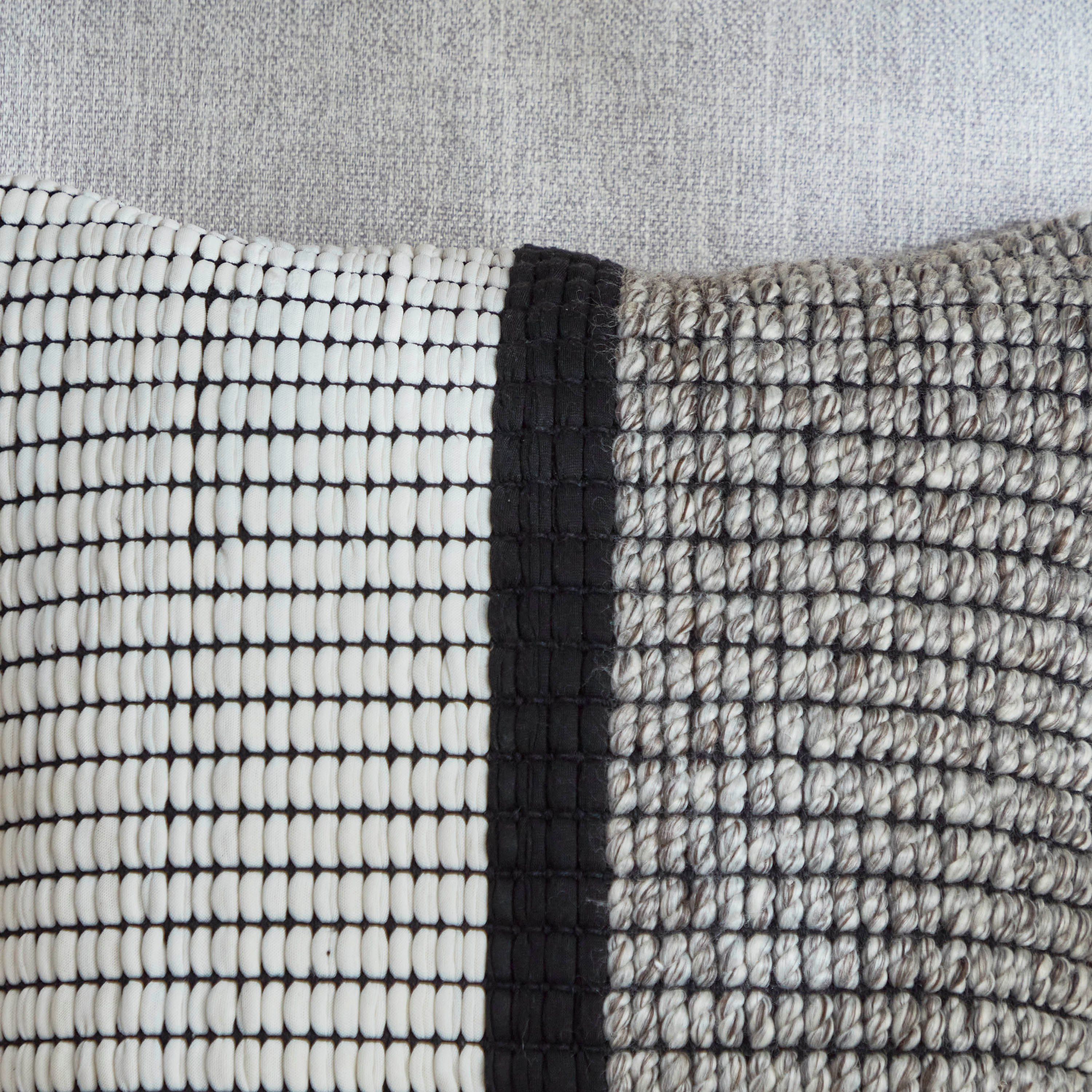 غطاء وسادة دارك مارك من هايتي- 45x45 سم-hbxhomeware-cushionsandcovers-cushioncovers-image-2