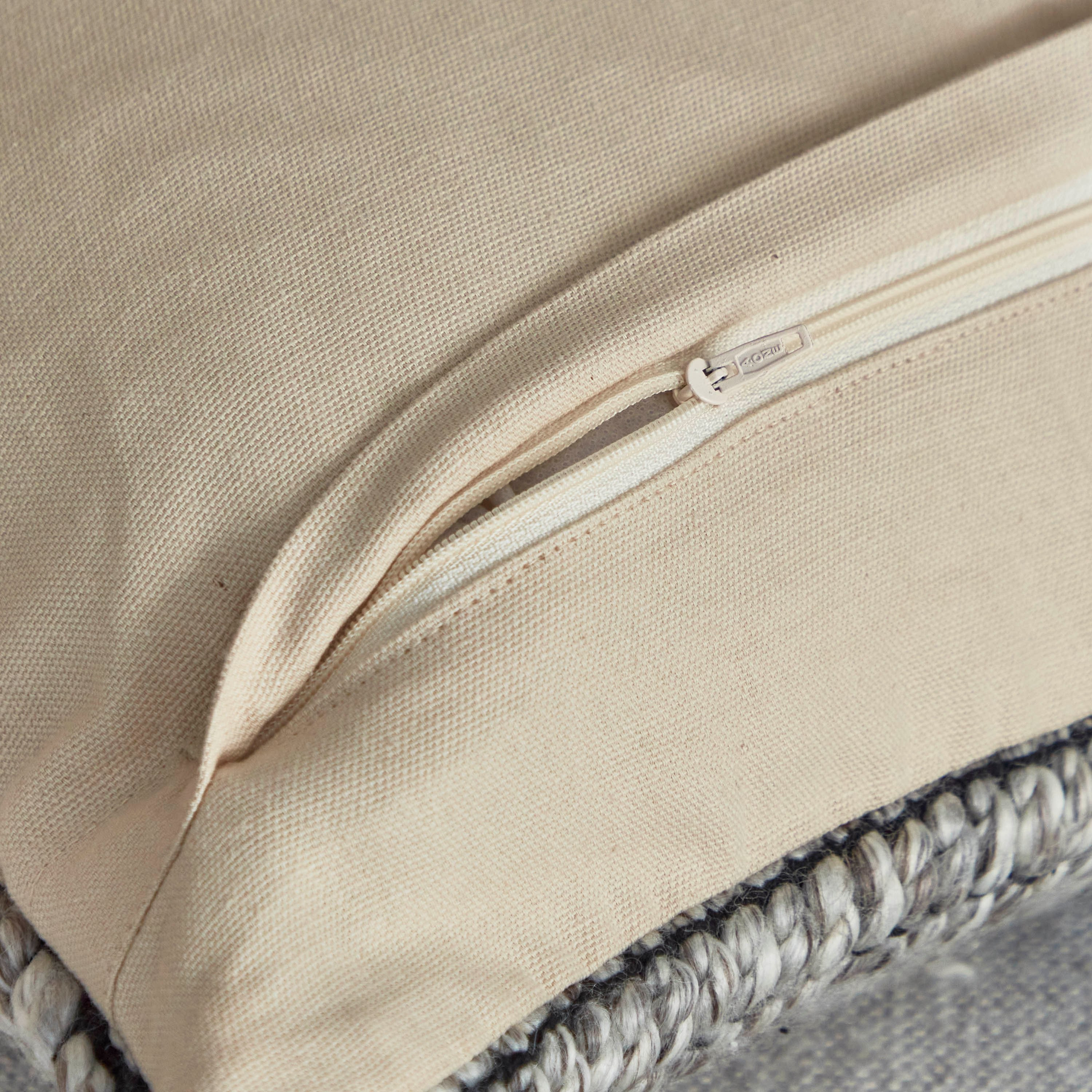 غطاء وسادة دارك مارك من هايتي- 45x45 سم-hbxhomeware-cushionsandcovers-cushioncovers-image-4