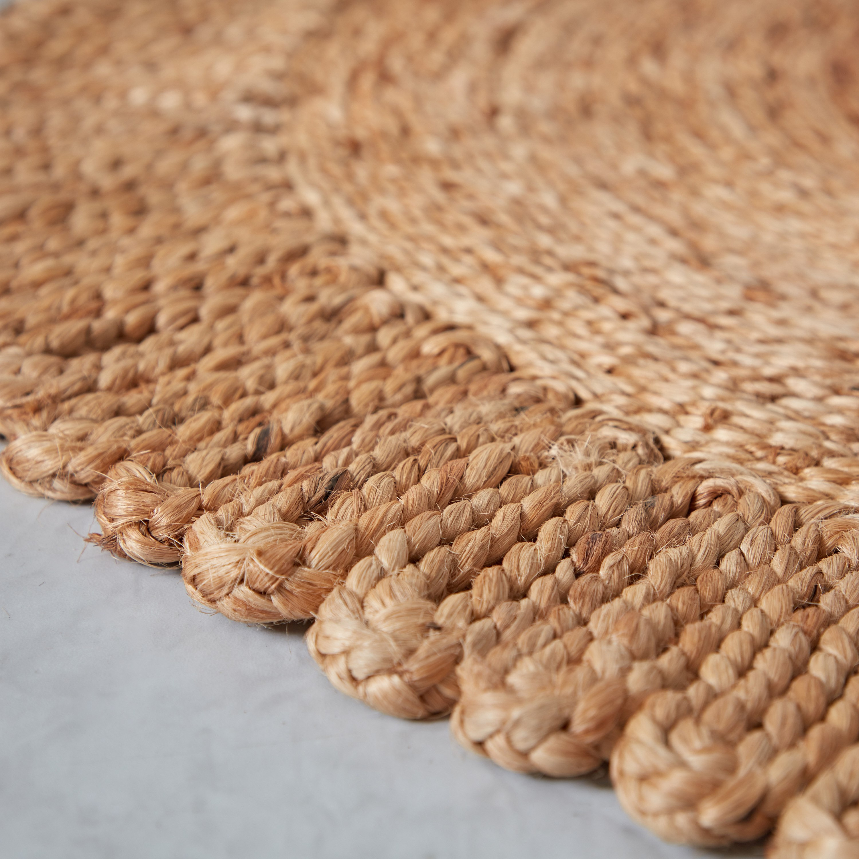 سجادة جوت مضفرة يدويًا مستديرة من ناتورا ريزا - 90 سم-hbxdecorandfurnishings-floorcoverings-rugs-image-3
