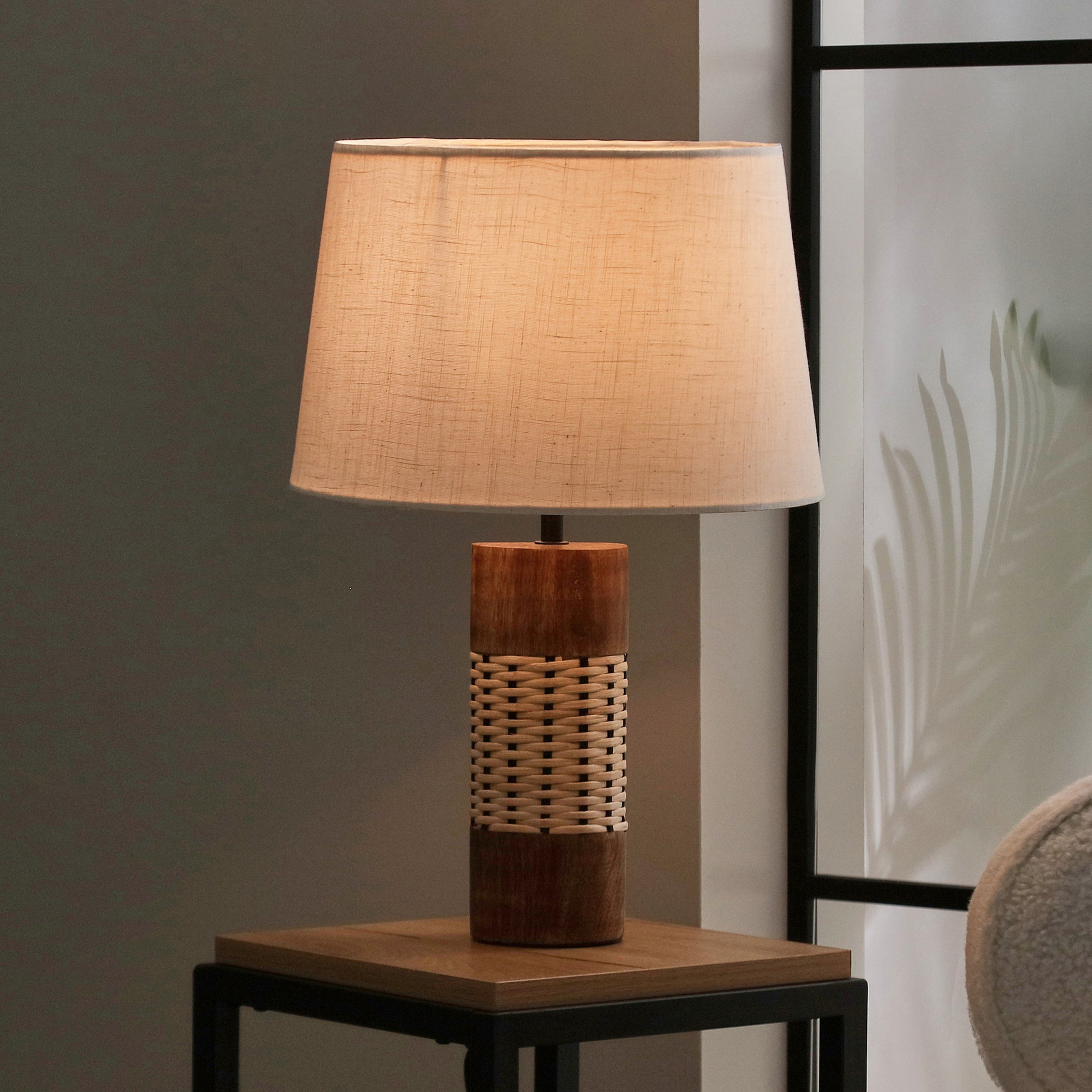 مصباح طاولة خشبي أسطواني بزخارف روطان وغطاء كتان من أدرانو - 45 سم-hbxlivingroom-lighting-tablelamps-image-2