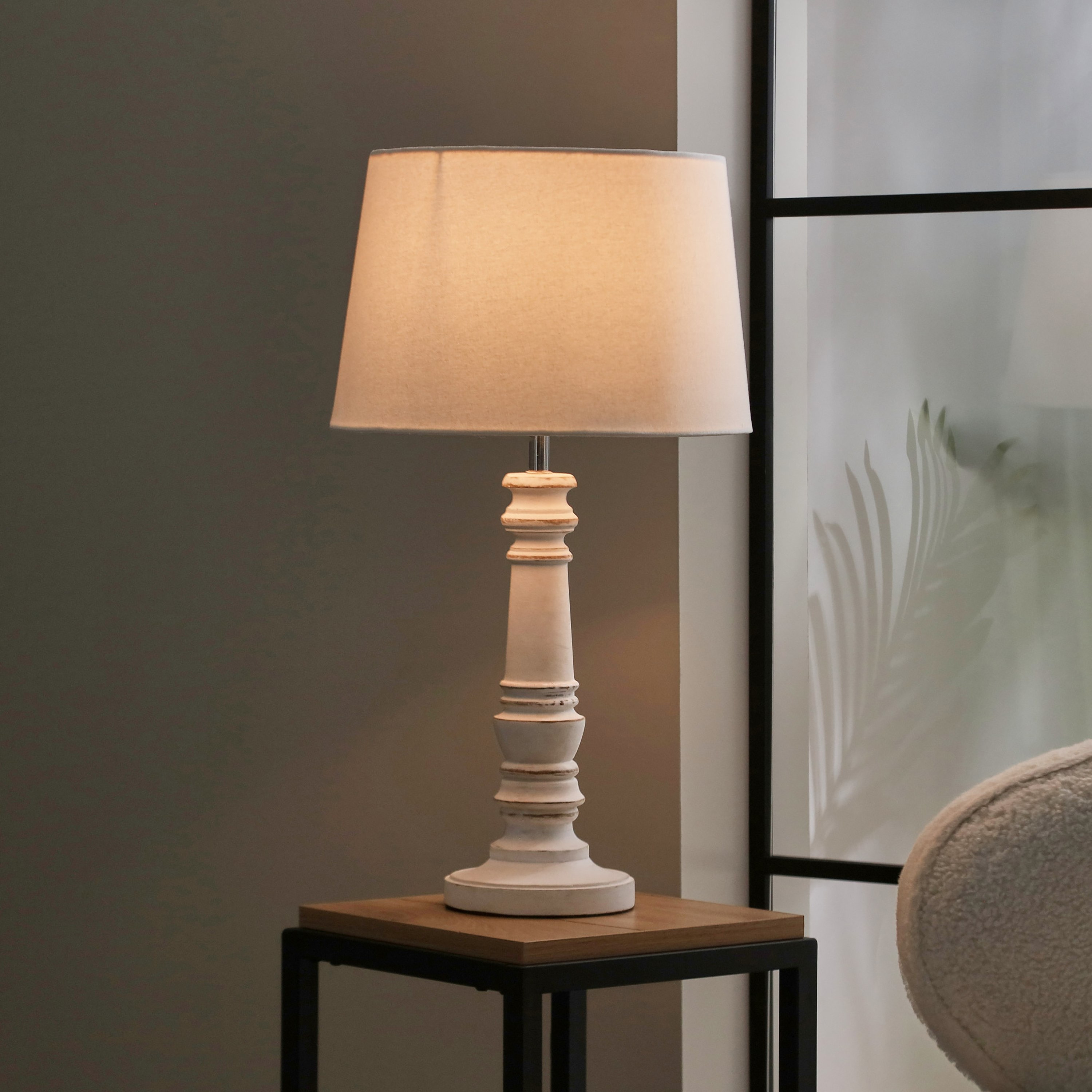 مصباح طاولة عمودي خشبي منحوت بغطاء رفيع من أدرانو - 55 سم-hbxlivingroom-lighting-tablelamps-image-2