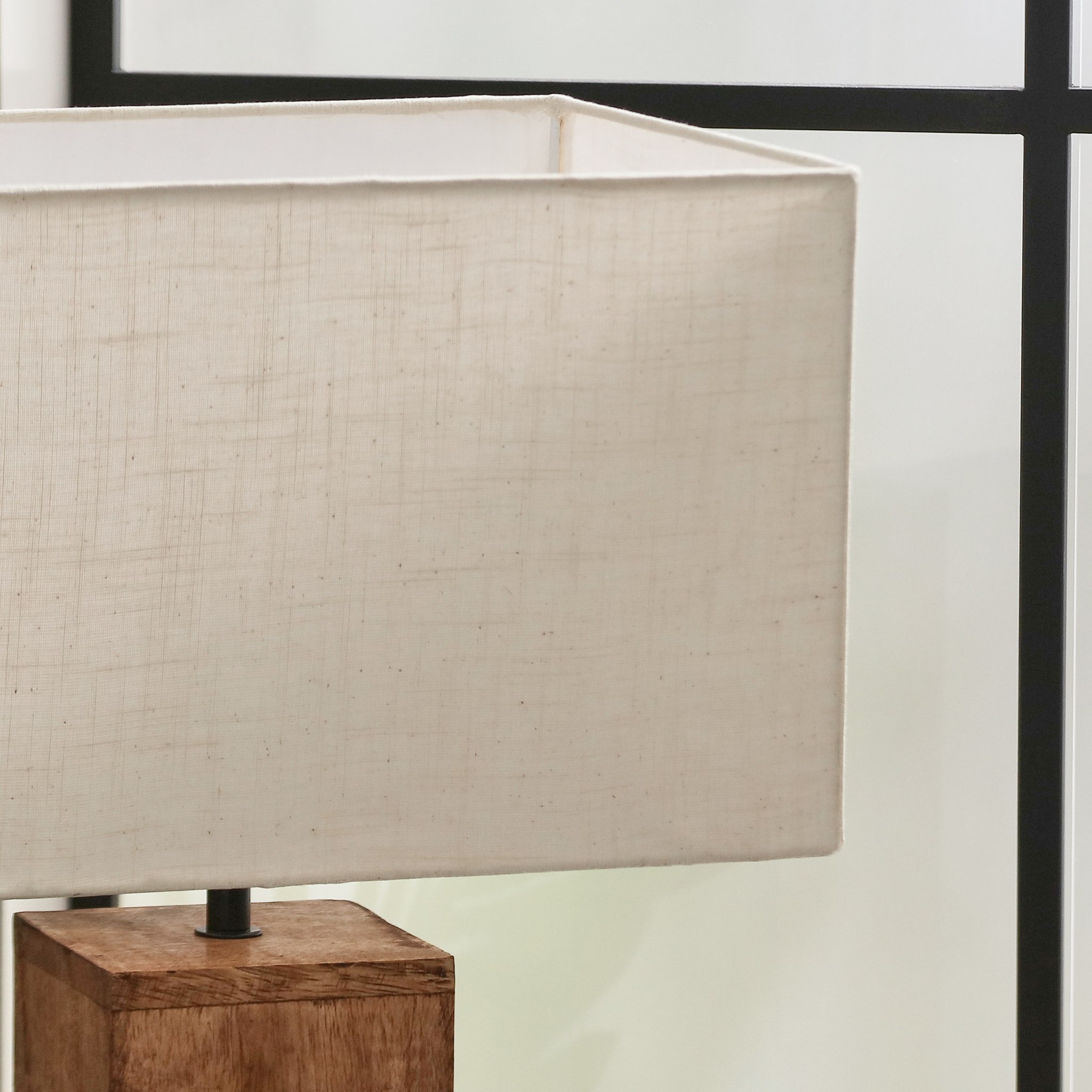 مصباح طاولة خشبي بغطاء كتان من أدرانو - 55 سم-hbxlivingroom-lighting-tablelamps-image-3