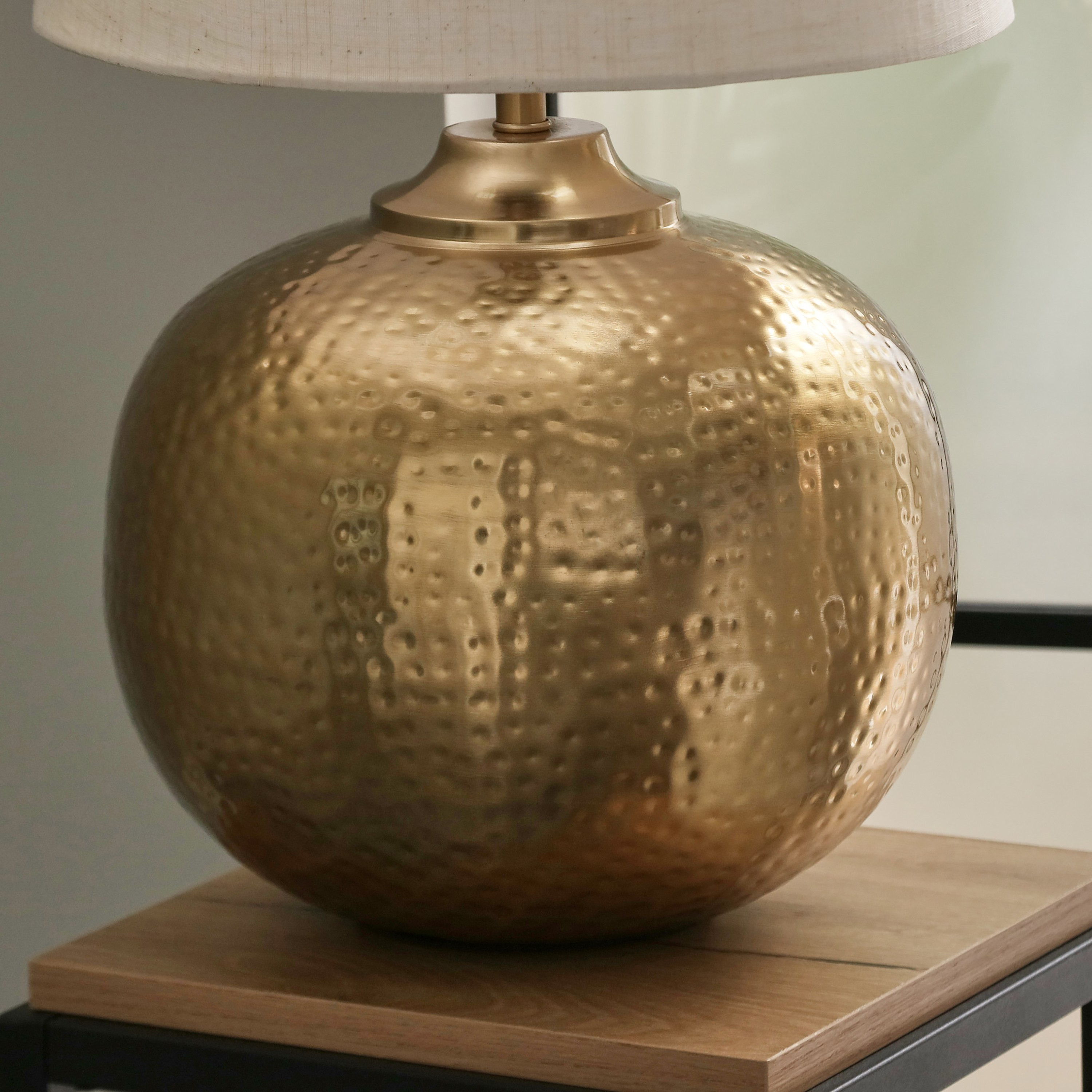 مصباح طاولة معدن مطروق بغطاء كتان من أدرانو - 50 سم-hbxlivingroom-lighting-tablelamps-image-4