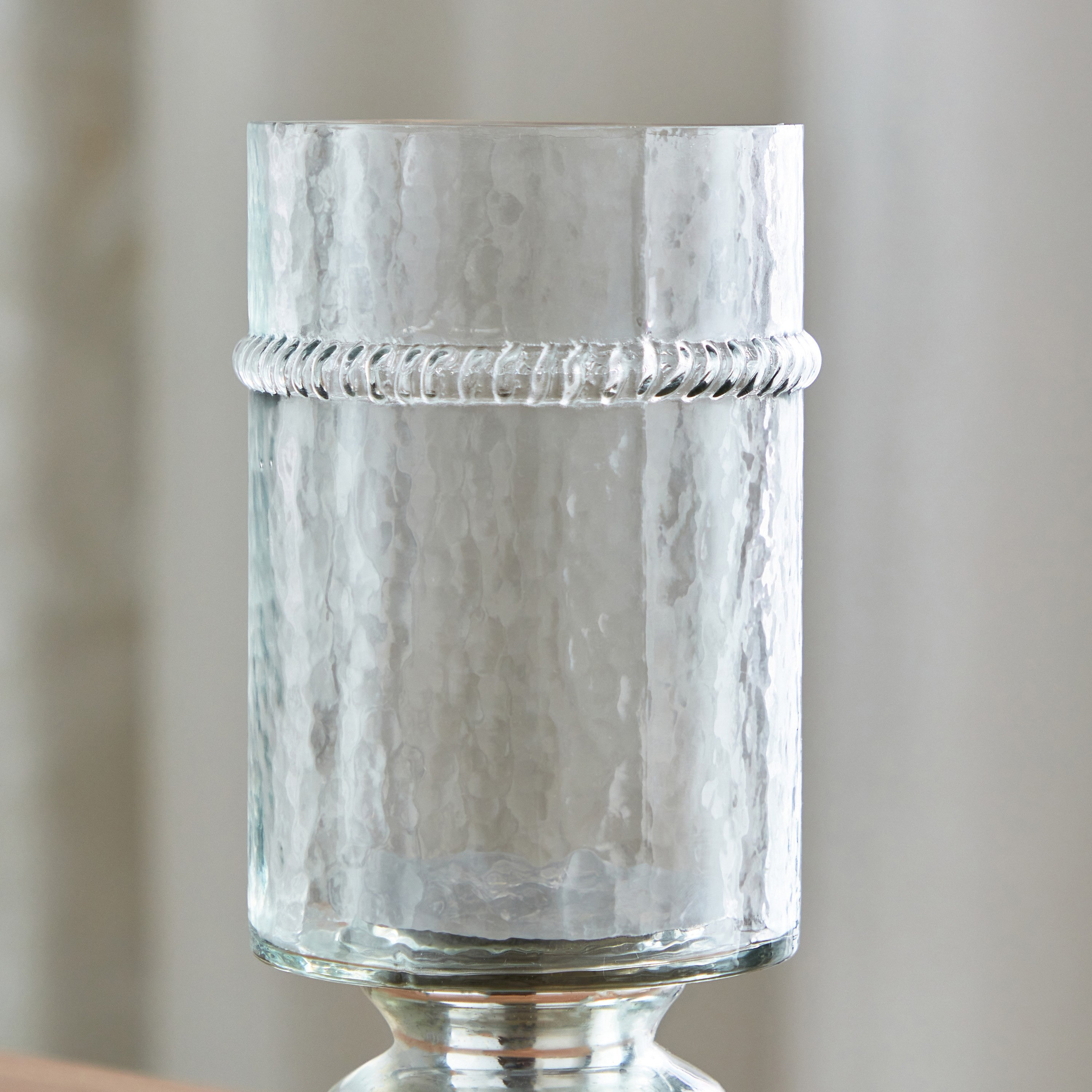 حامل شموع بارز الملمس بحامل من جريس - 10x10x23 سم-hbxlivingroom-decorandaccessories-candleholders-image-3