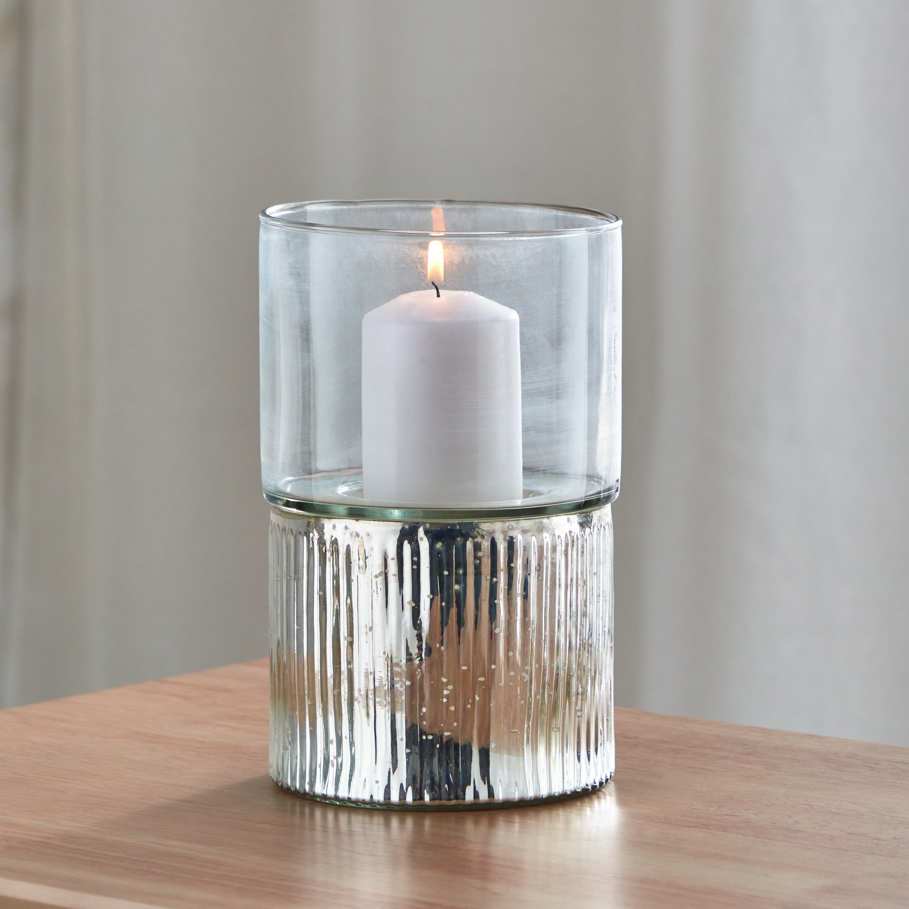 حامل شموع ميتاليك مضلع من جريس - 13x13x20 سم-hbxlivingroom-decorandaccessories-candleholders-image-1