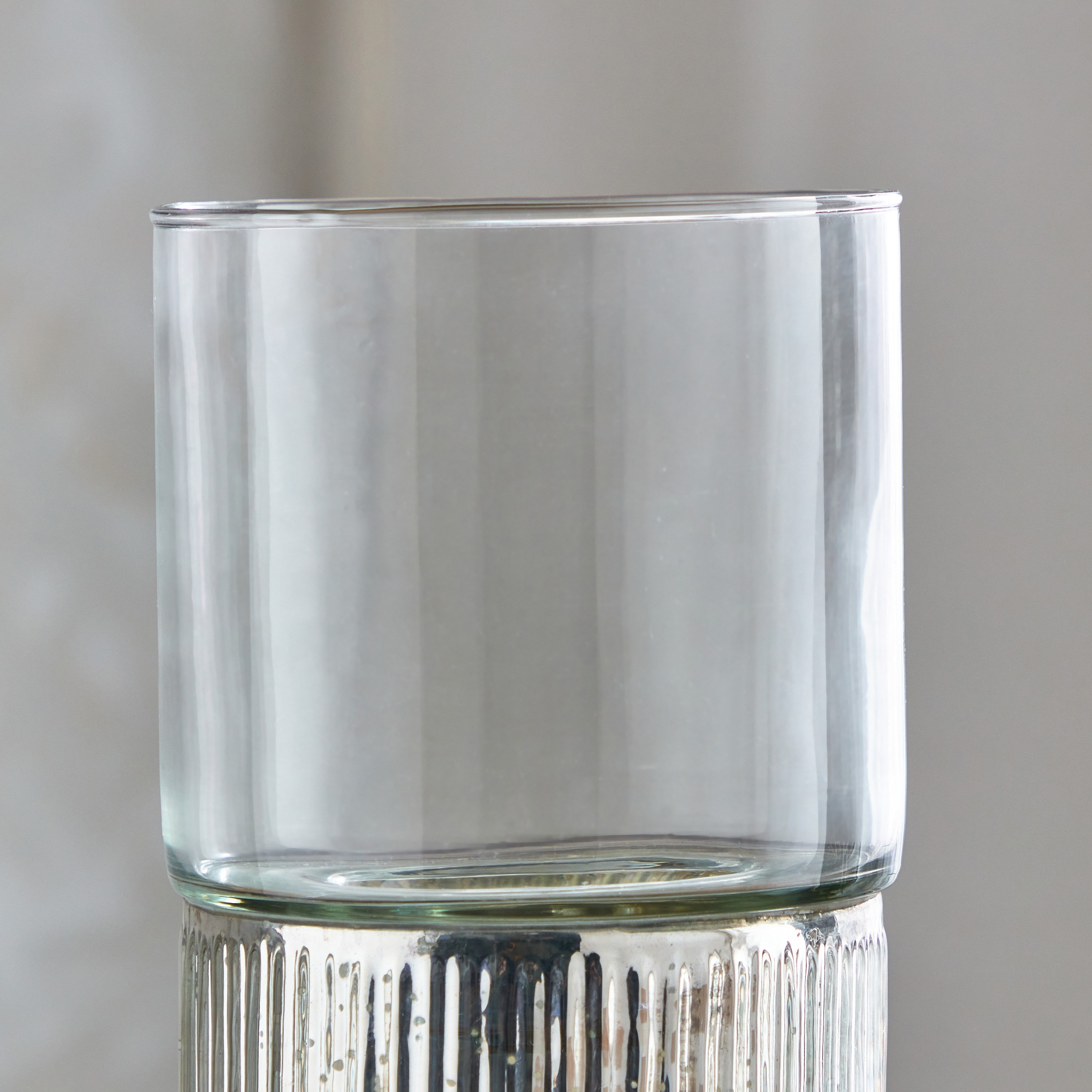 حامل شموع ميتاليك مضلع من جريس - 13x13x20 سم-hbxlivingroom-decorandaccessories-candleholders-image-3