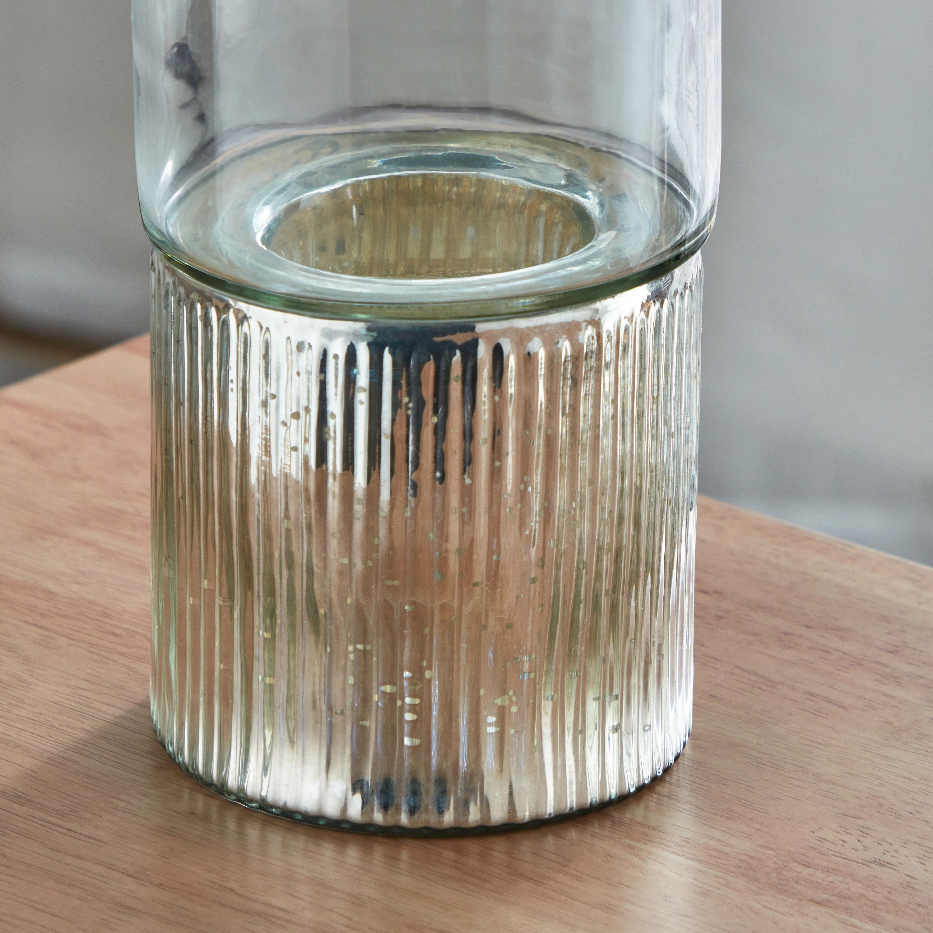 حامل شموع ميتاليك مضلع من جريس - 13x13x20 سم-hbxlivingroom-decorandaccessories-candleholders-image-4
