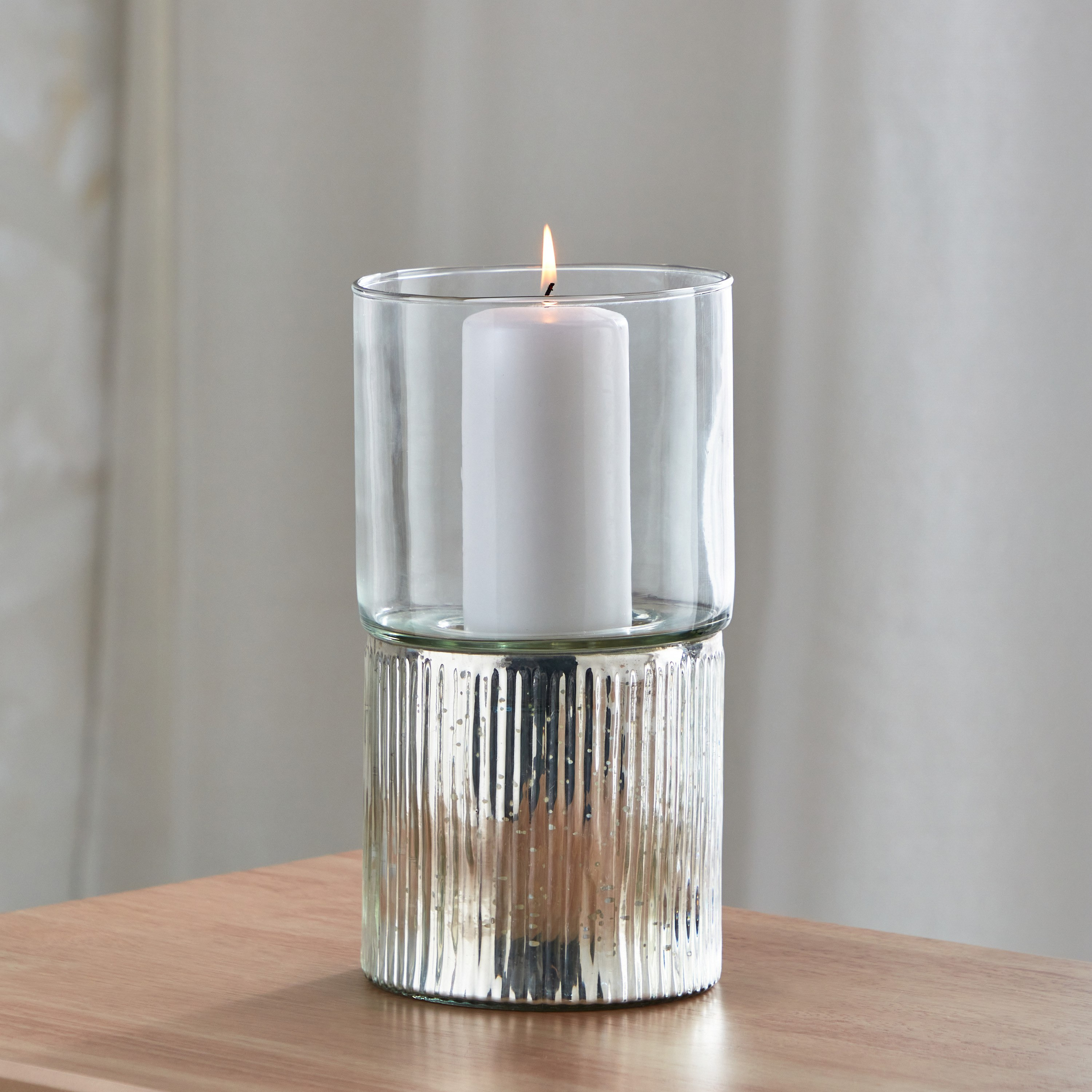 حامل شموع ميتاليك مضلع من جريس - 13x13x25 سم-hbxlivingroom-decorandaccessories-candleholders-image-1