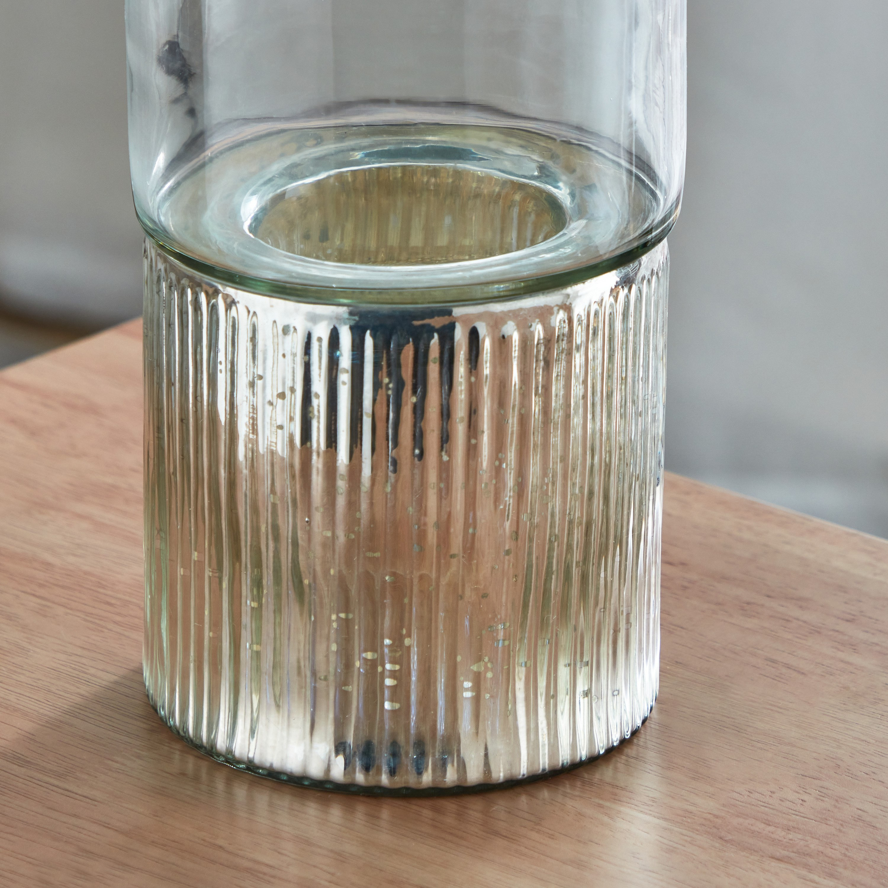 حامل شموع ميتاليك مضلع من جريس - 13x13x25 سم-hbxlivingroom-decorandaccessories-candleholders-image-3