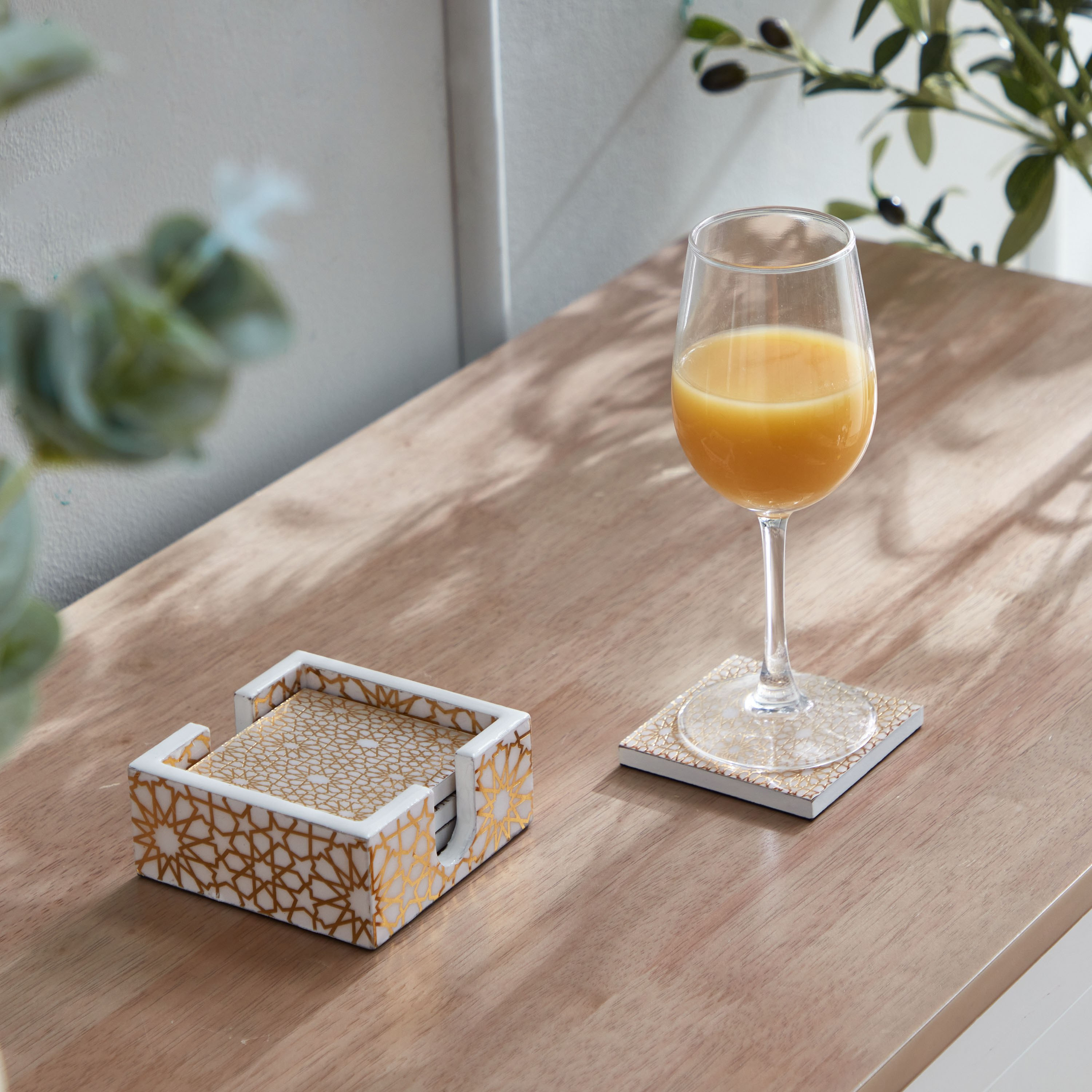 طقم قواعد أكواب 4 قطع بطبعات زيليج من أرمايا  - 10x10x4 سم-hbxdecorandfurnishings-tabletop-serveware-image-1