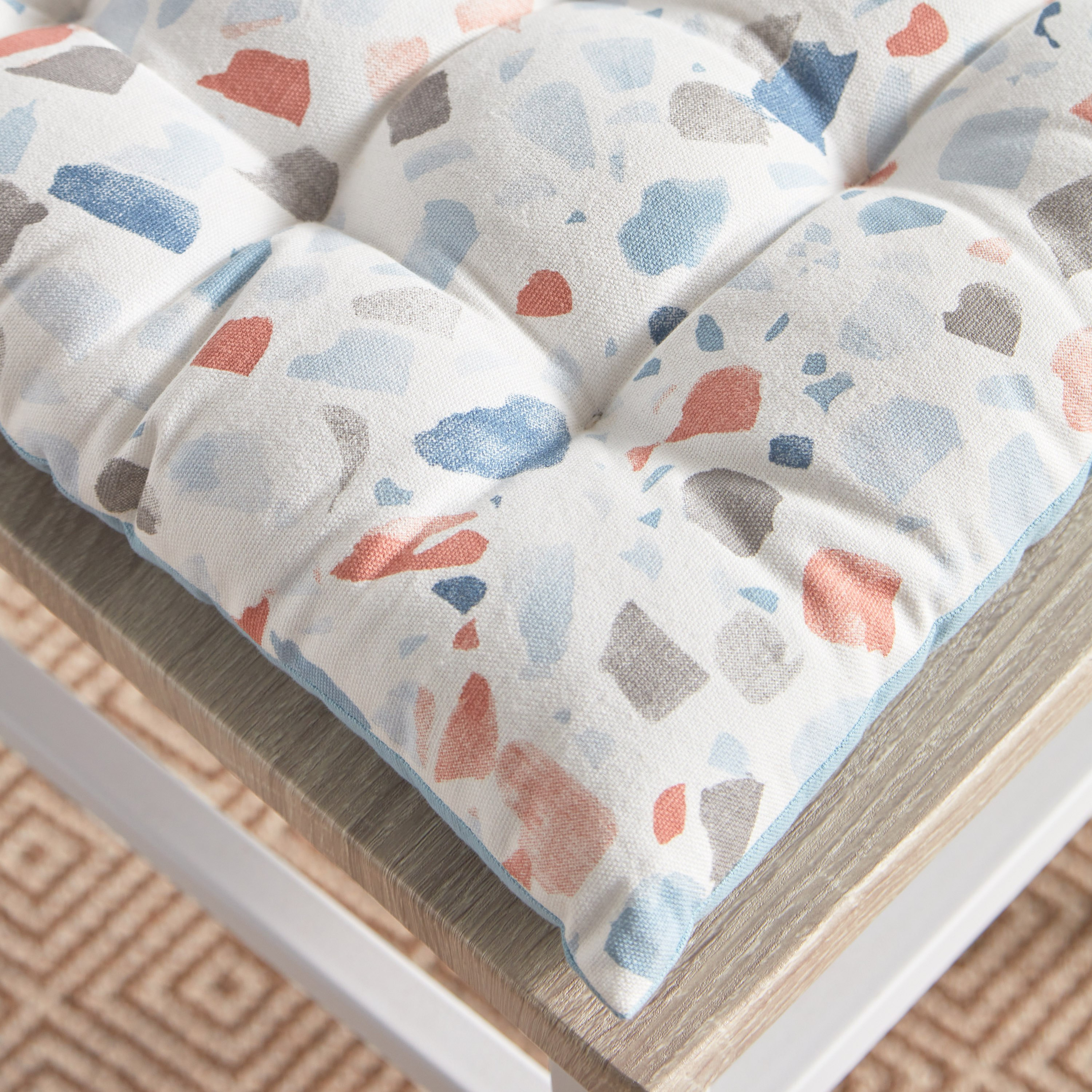 لبادة كرسي بطبعات من فلورا ديان - 40x40 سم-hbxhomeware-hbxdecorandfurnishings-image-3