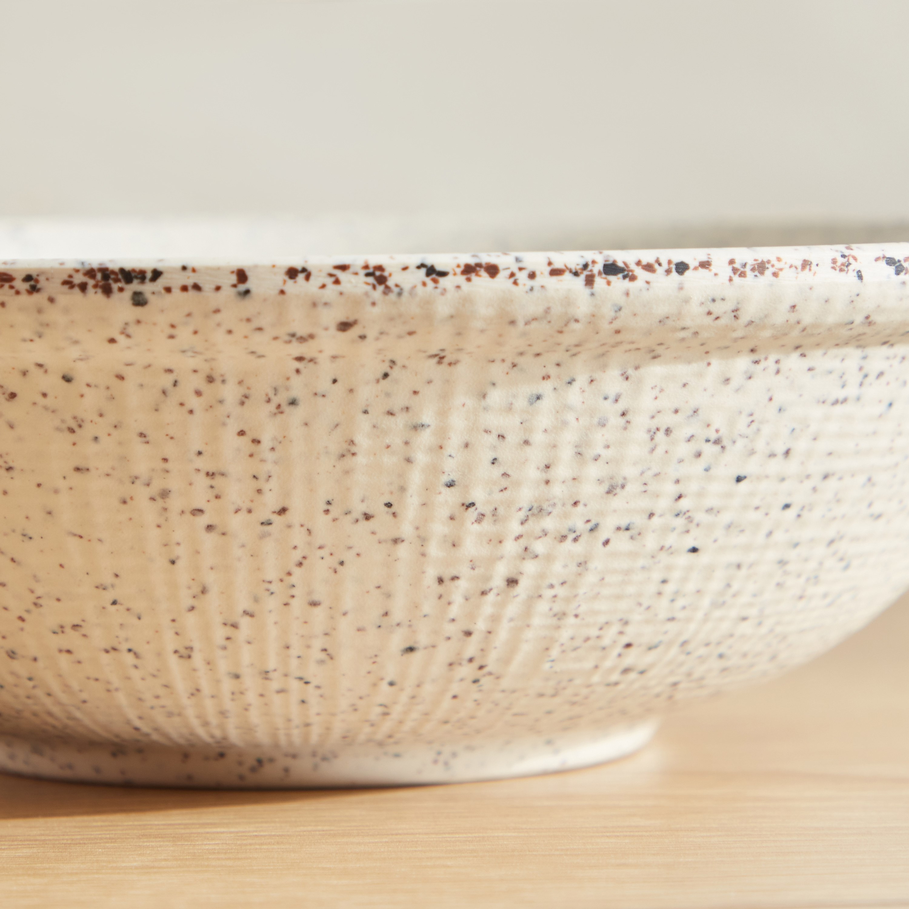 وعاء تقديم من كلاسيك-hbxdecorandfurnishings-tabletop-crockery-image-3