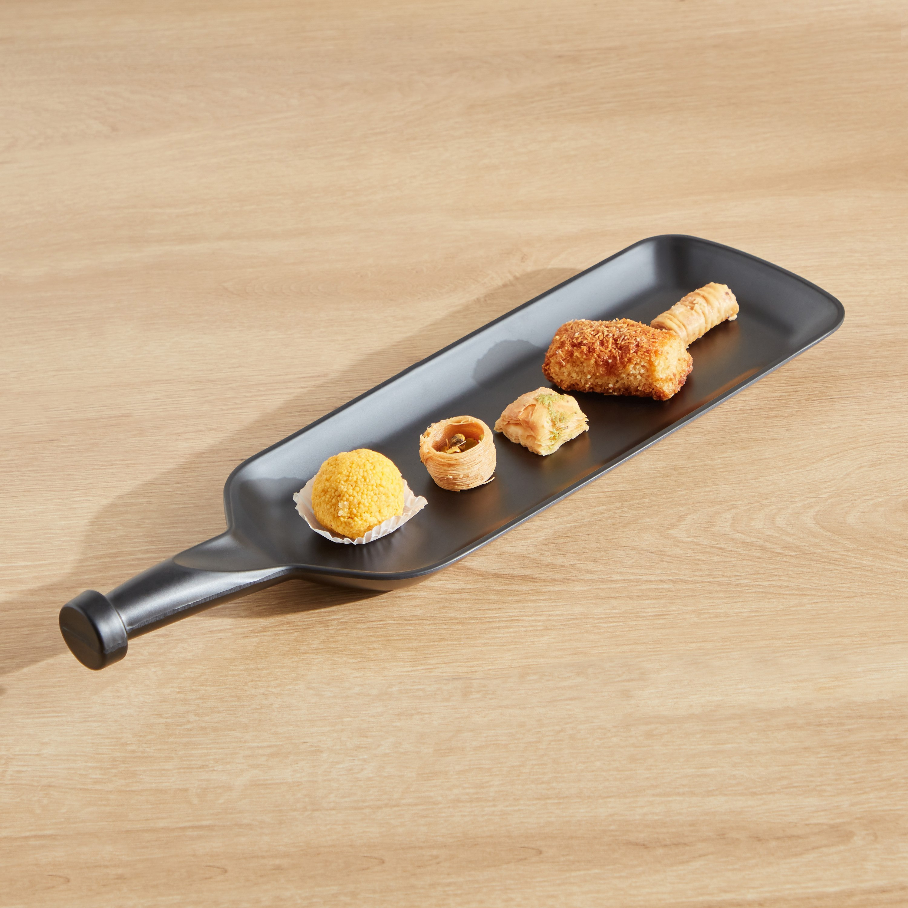 Classic Bat Platter-hbxdecorandfurnishings-tabletop-serveware-image-1
