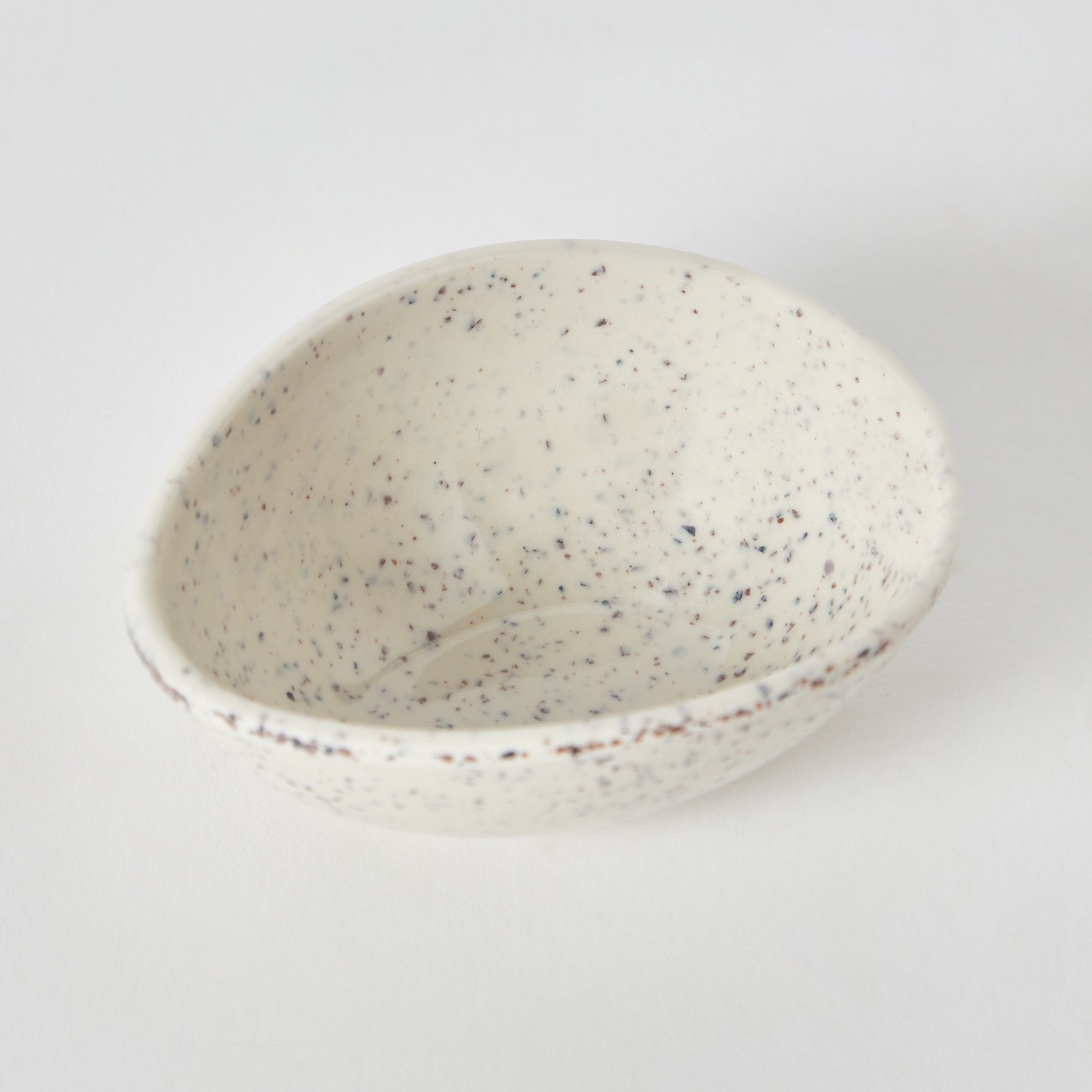 وعاء صغير من كلاسيك فيولا-hbxdecorandfurnishings-tabletop-serveware-image-5