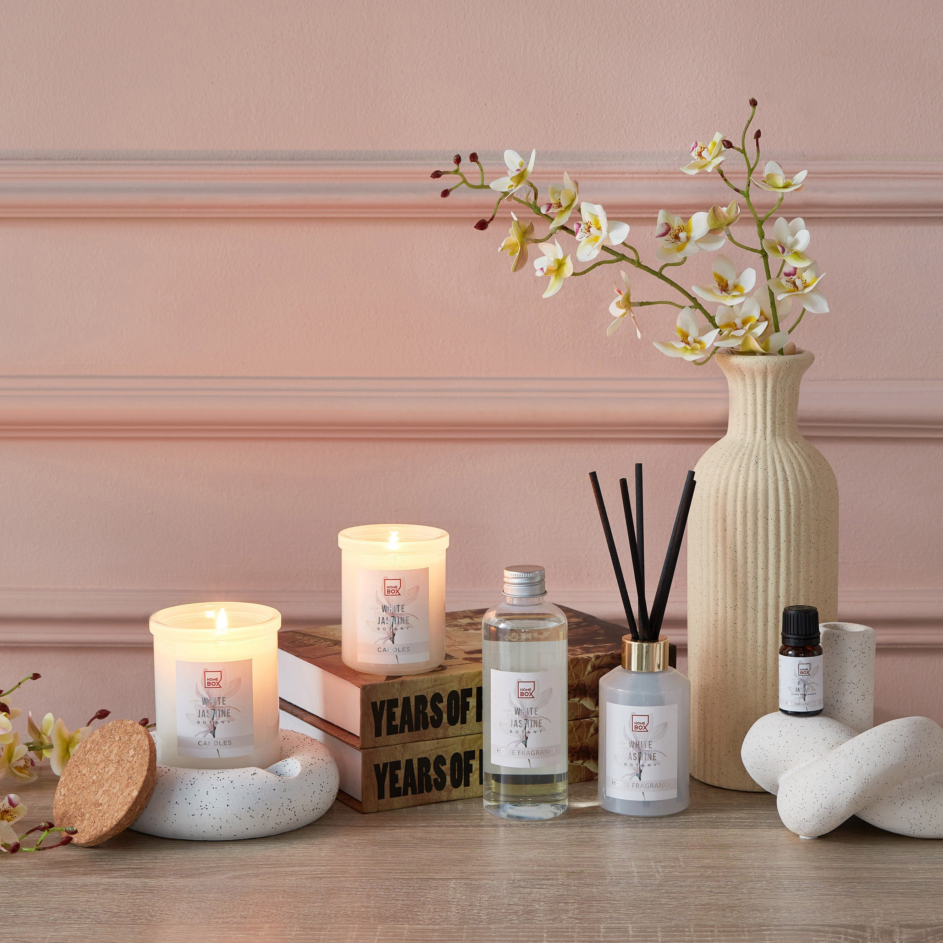 جرة شموع مع غطاء برائحة الياسمين الأبيض إيكولوجي من قارا - 114 جم-hbxlivingroom-decorandaccessories-candles-image-5