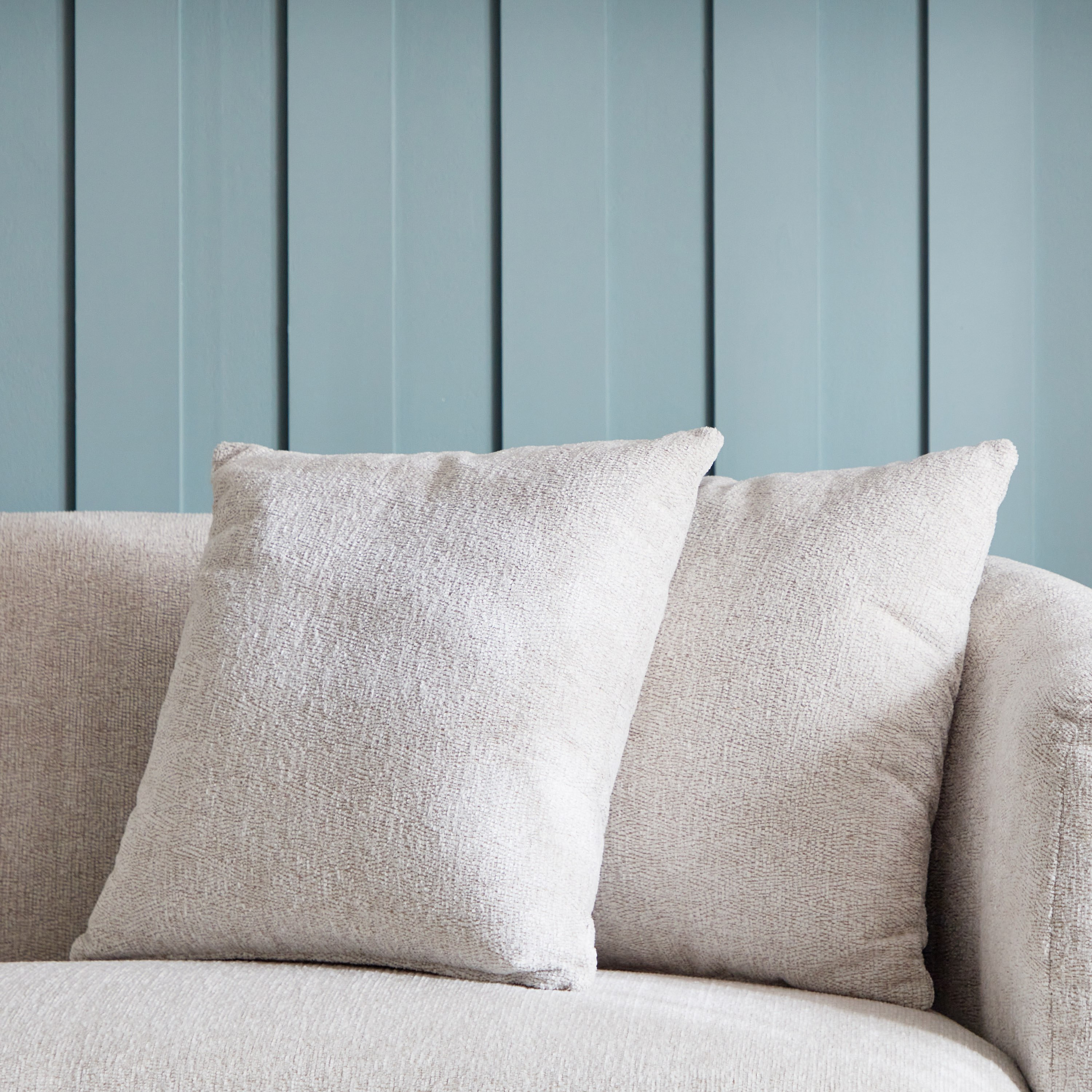 كنبة مخملية مقعدين مع وسادتين-hbxlivingroom-sofasandarmchairs-sofas-image-6