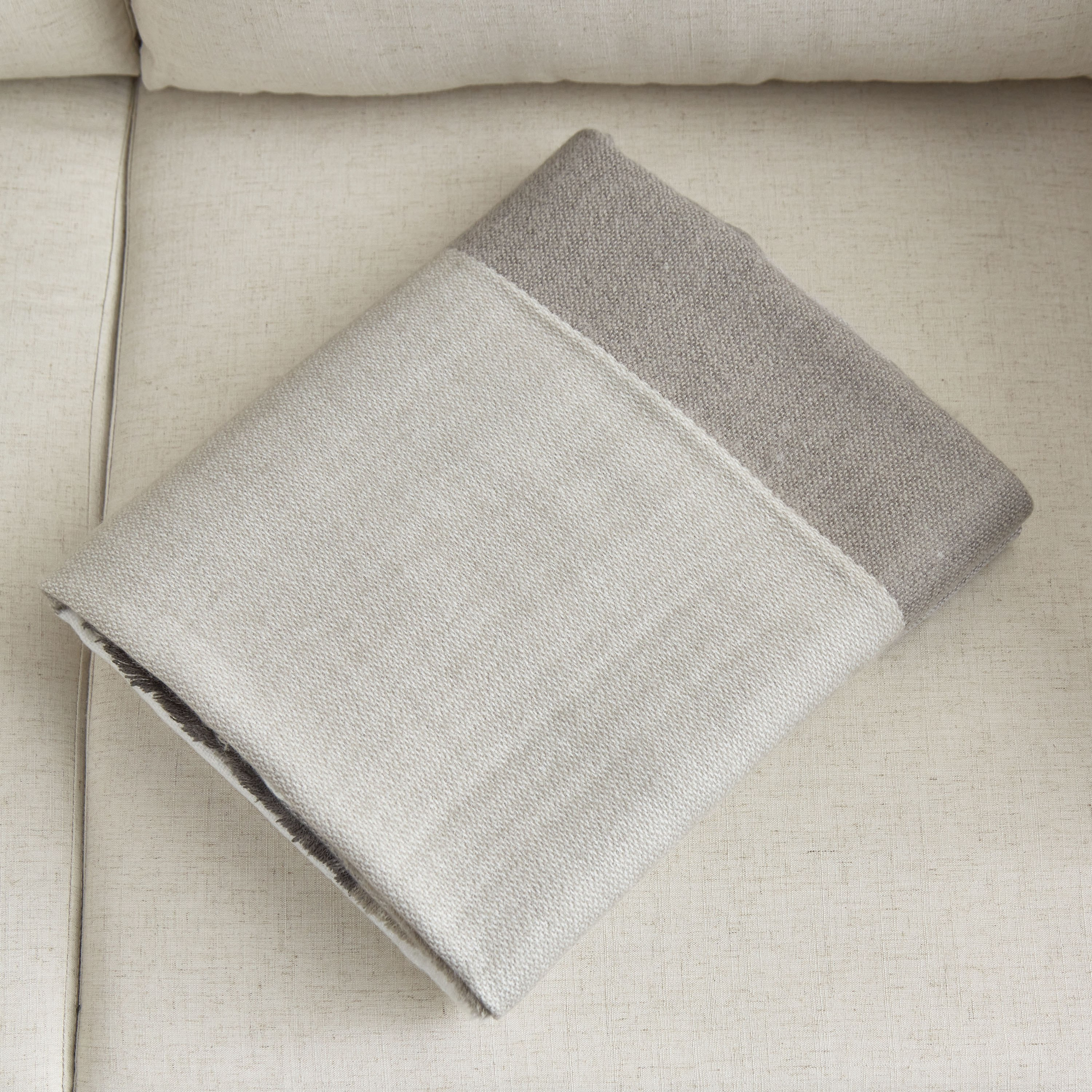 بطانية خفيفة منسوجة مخططة بشراشيب من بريستول آنا - 130x170 سم-hbxhomeware-hbxbedroom-image-4