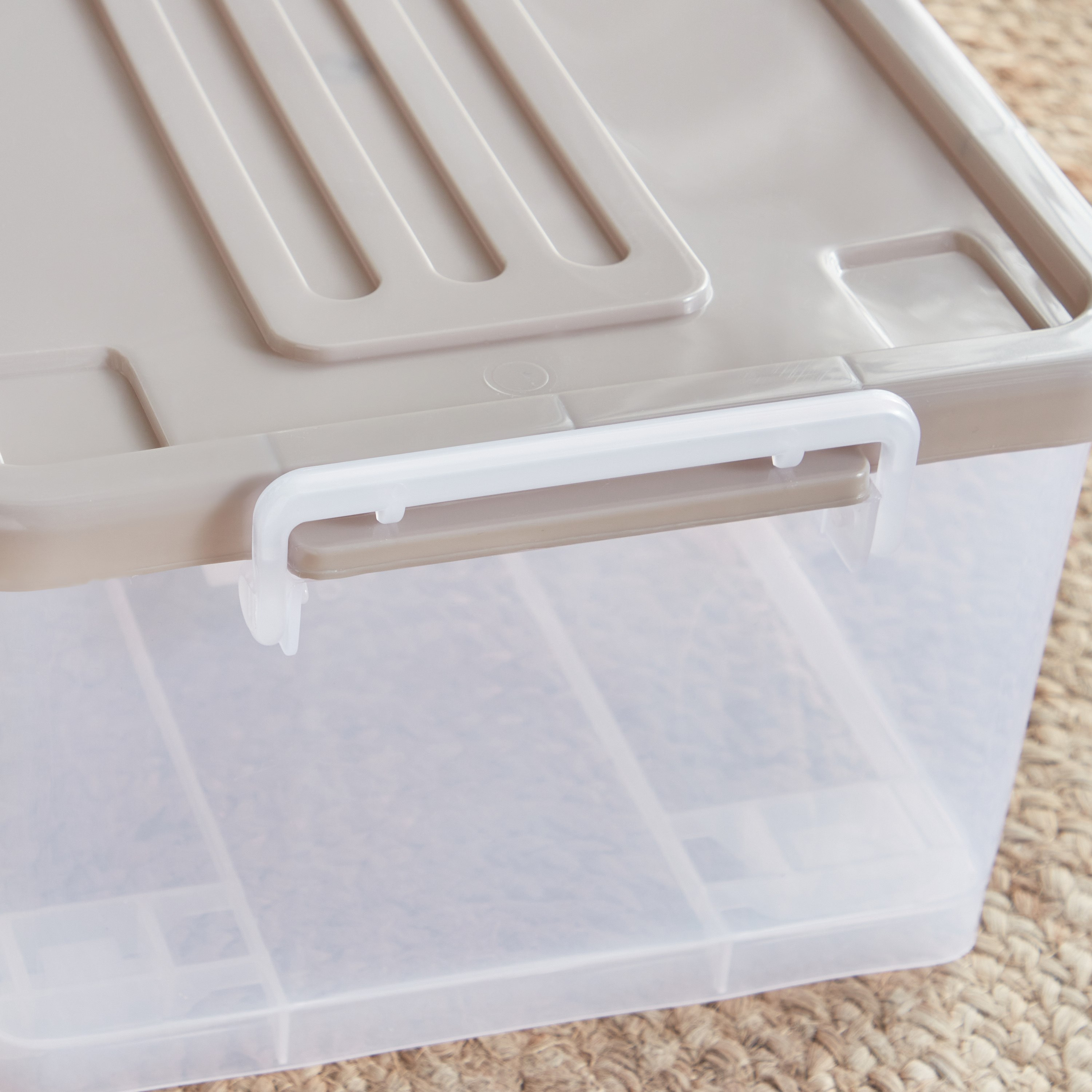 Juana Multipurpose Transparent Storage Box with Wheels and Lockable Lid - 15 L-hbxbedroom-bedroomaccessories-bedroomstorage-image-4