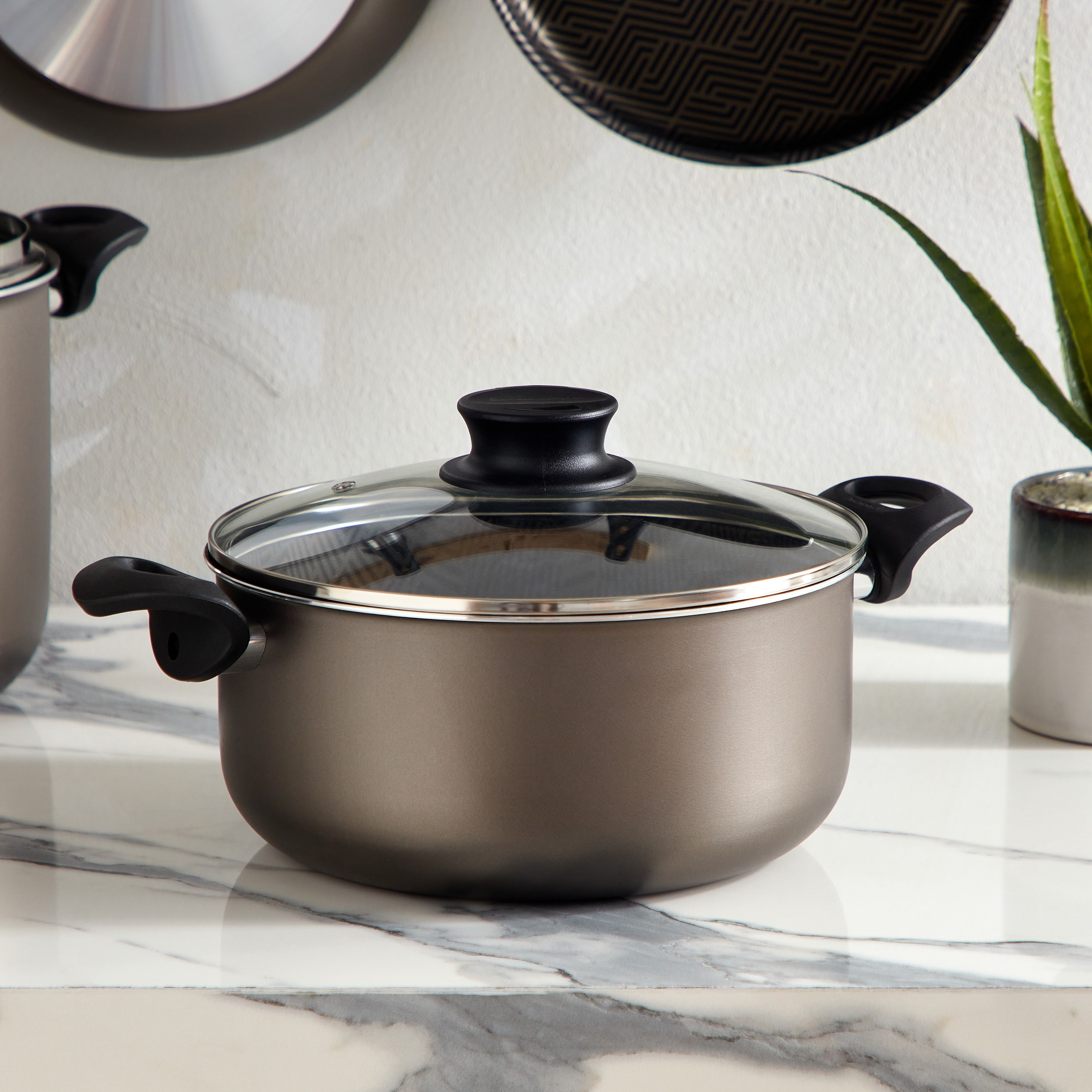 كسرولة غير قابل للالتصاق بغطاء زجاج باريس من ترامونتينا - 24 سم-hbxhomeware-hbxkitchen-image-1