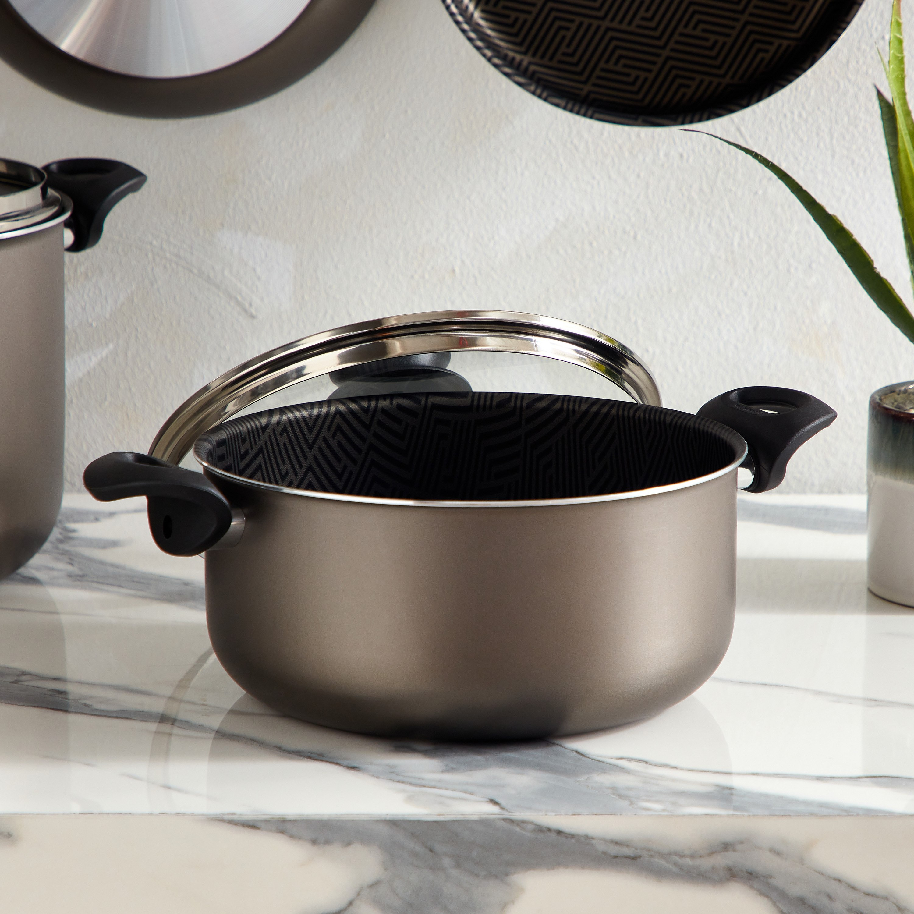 كسرولة غير قابل للالتصاق بغطاء زجاج باريس من ترامونتينا - 24 سم-hbxhomeware-hbxkitchen-image-2