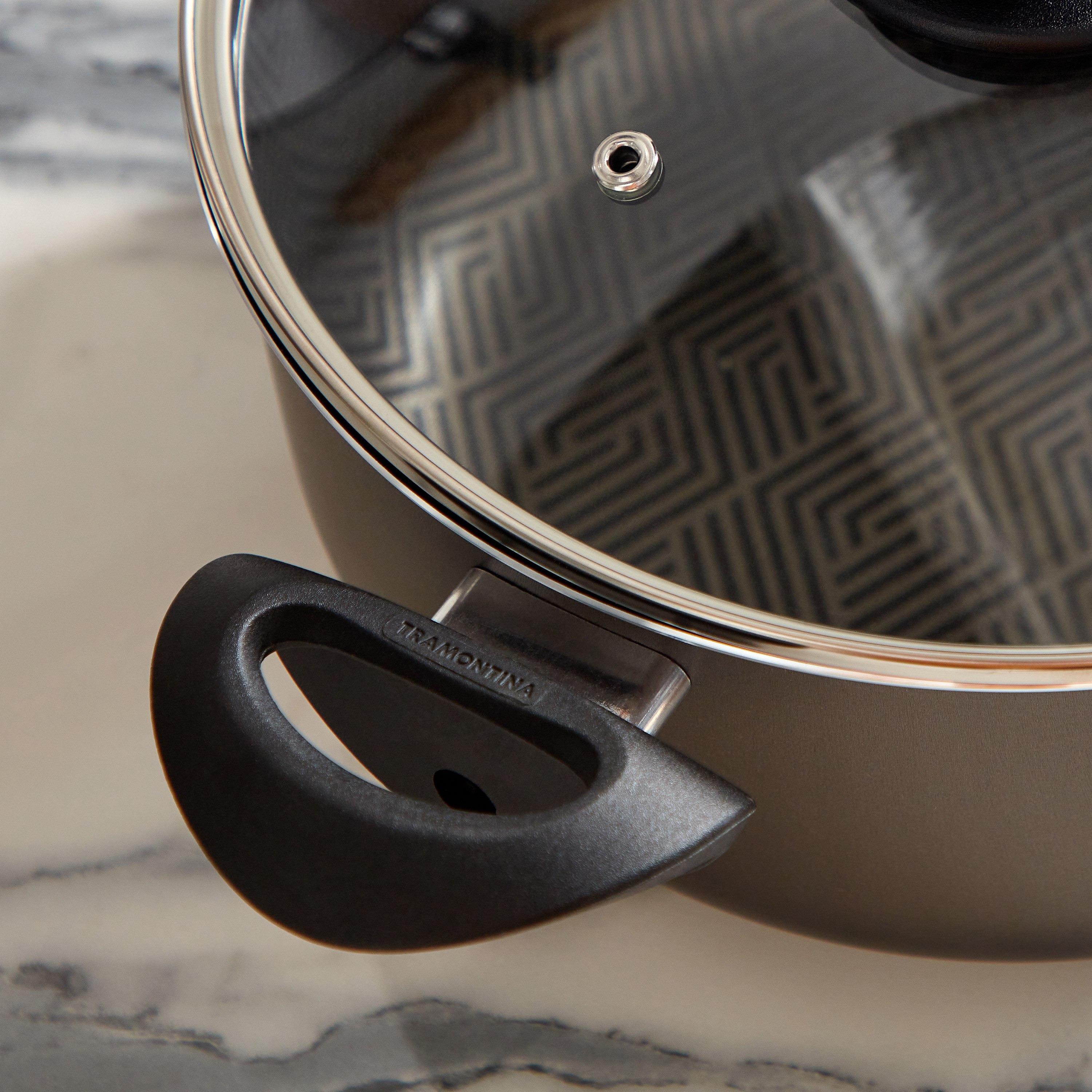 كسرولة غير قابل للالتصاق بغطاء زجاج باريس من ترامونتينا - 24 سم-hbxhomeware-hbxkitchen-image-6