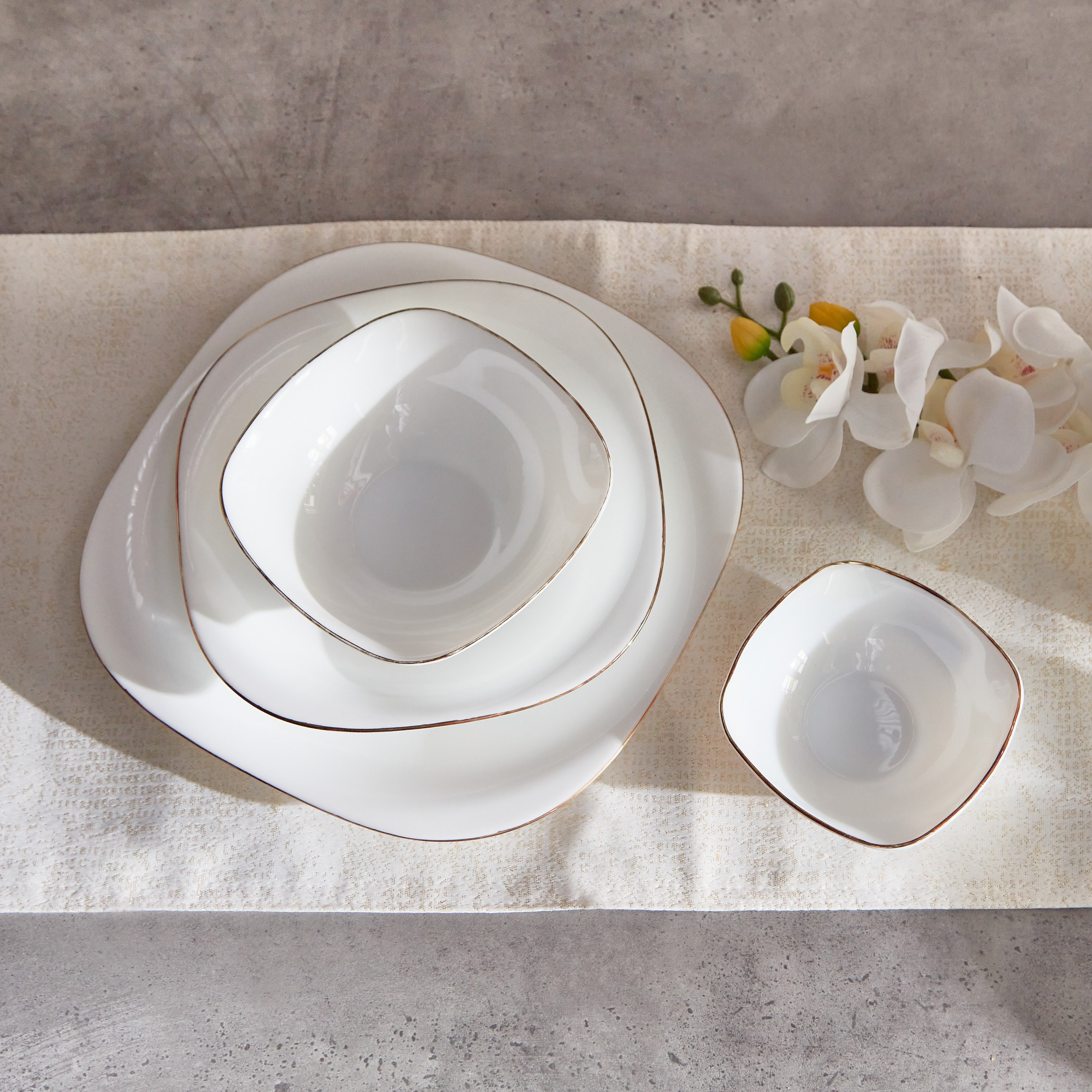 صحن عشاء أوبالوير بإطار ذهبي من نوفا - 16.5 سم-hbxdecorandfurnishings-tabletop-crockery-image-4