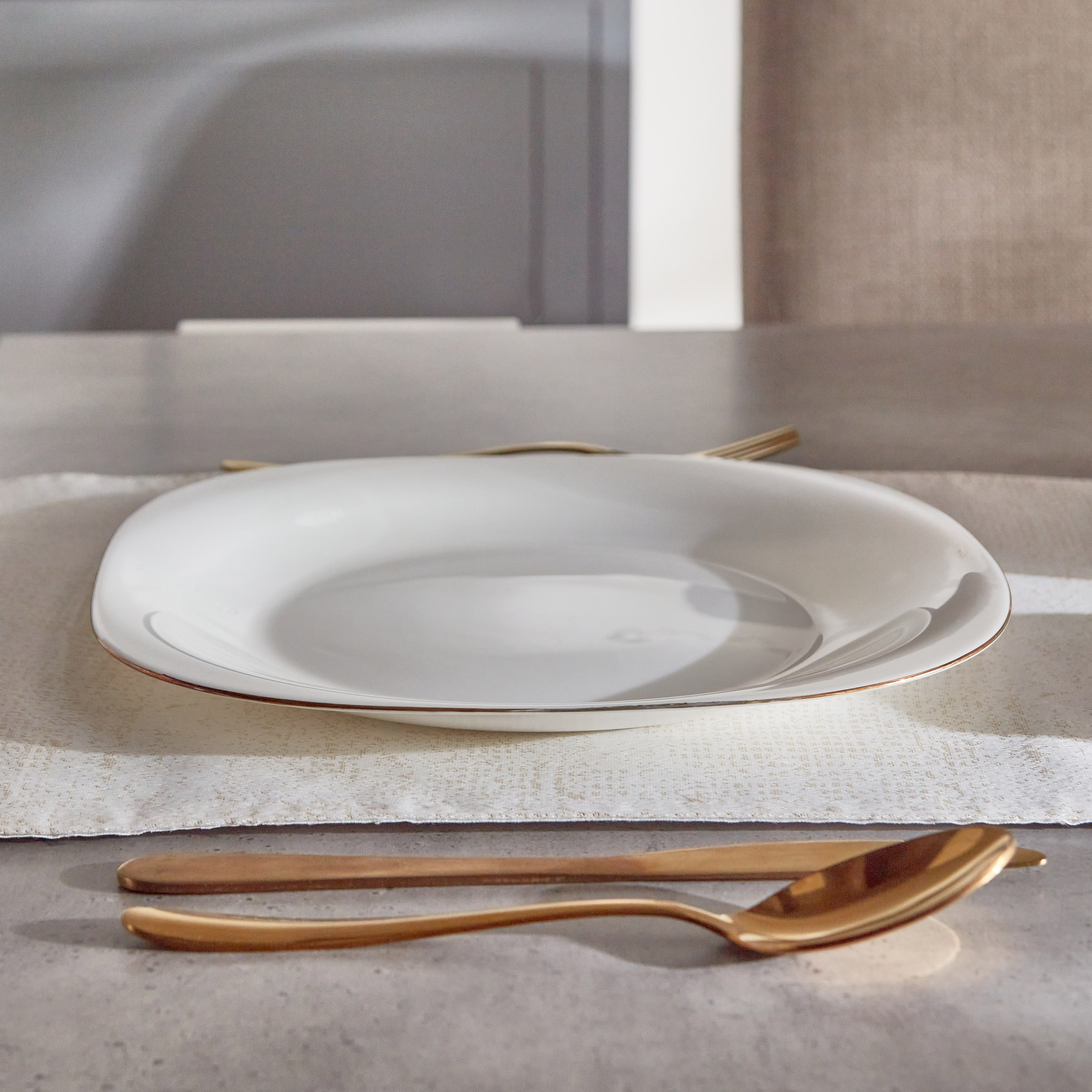 صحن عشاء أوبالوير بإطار ذهبي من نوفا - 29 سم-hbxdecorandfurnishings-tabletop-crockery-image-2