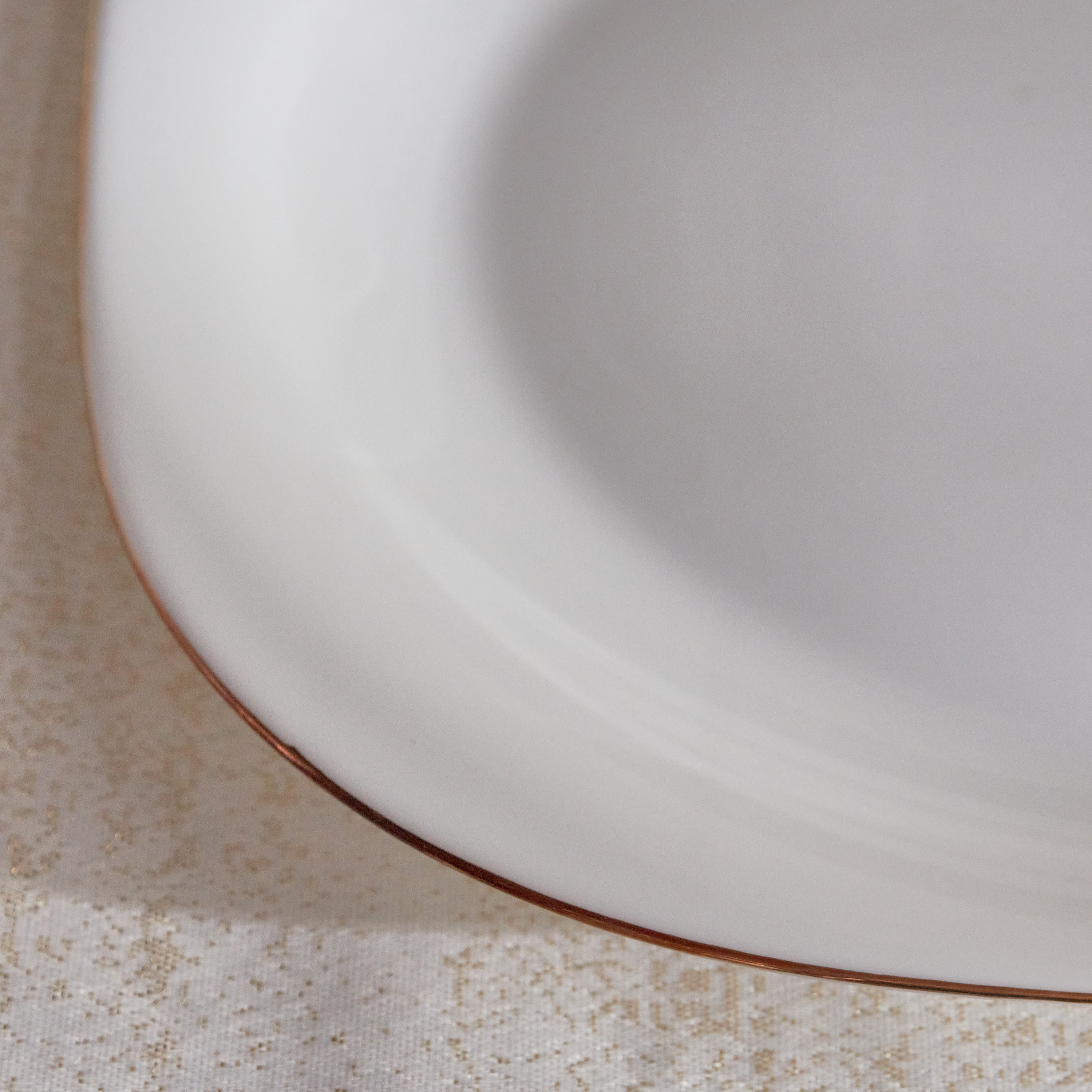 صحن عشاء أوبالوير بإطار ذهبي من نوفا - 29 سم-hbxdecorandfurnishings-tabletop-crockery-image-3