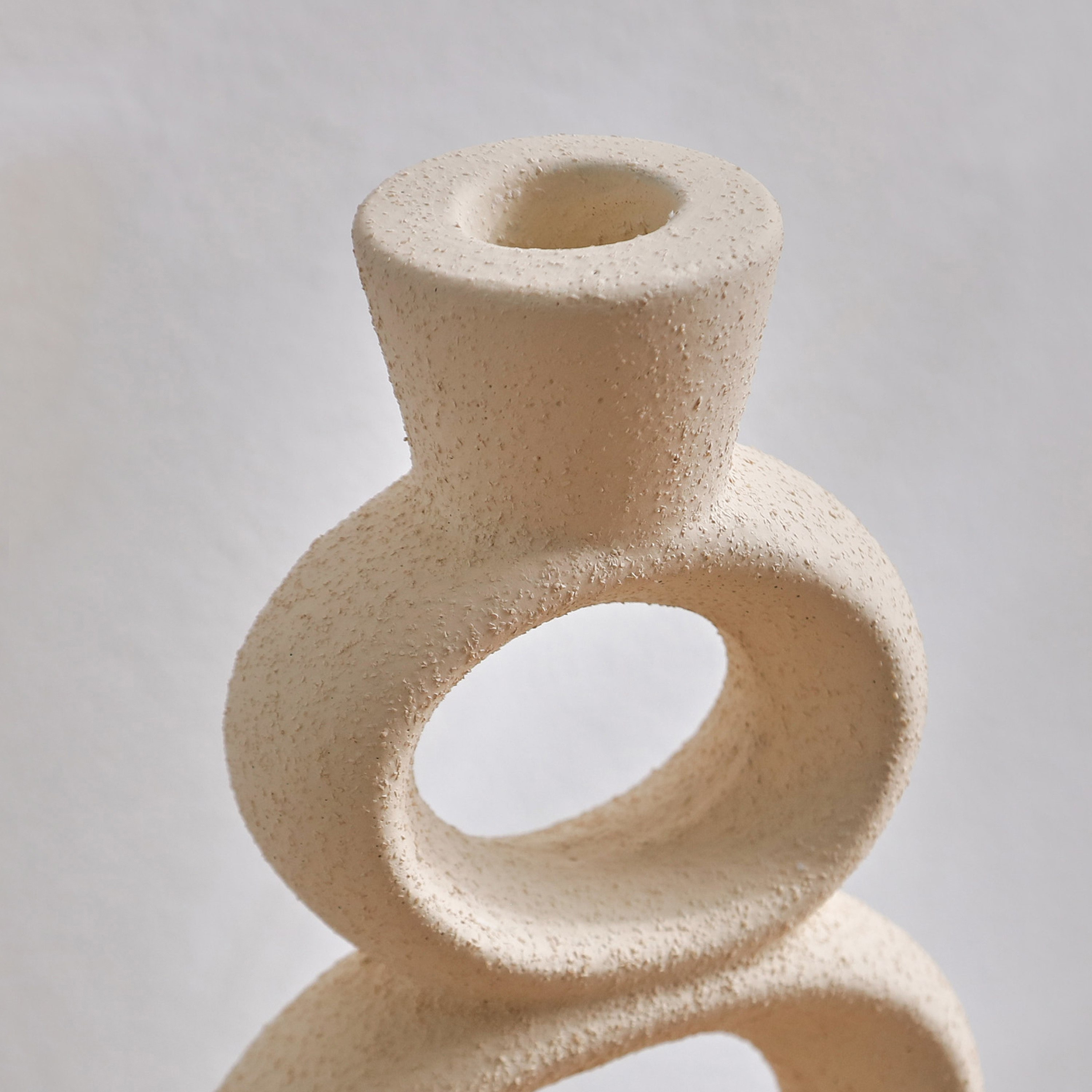 حامل شموع سيراميك مودرن من كوين - 10.5x6.5x24 سم-hbxlivingroom-decorandaccessories-candleholders-image-3