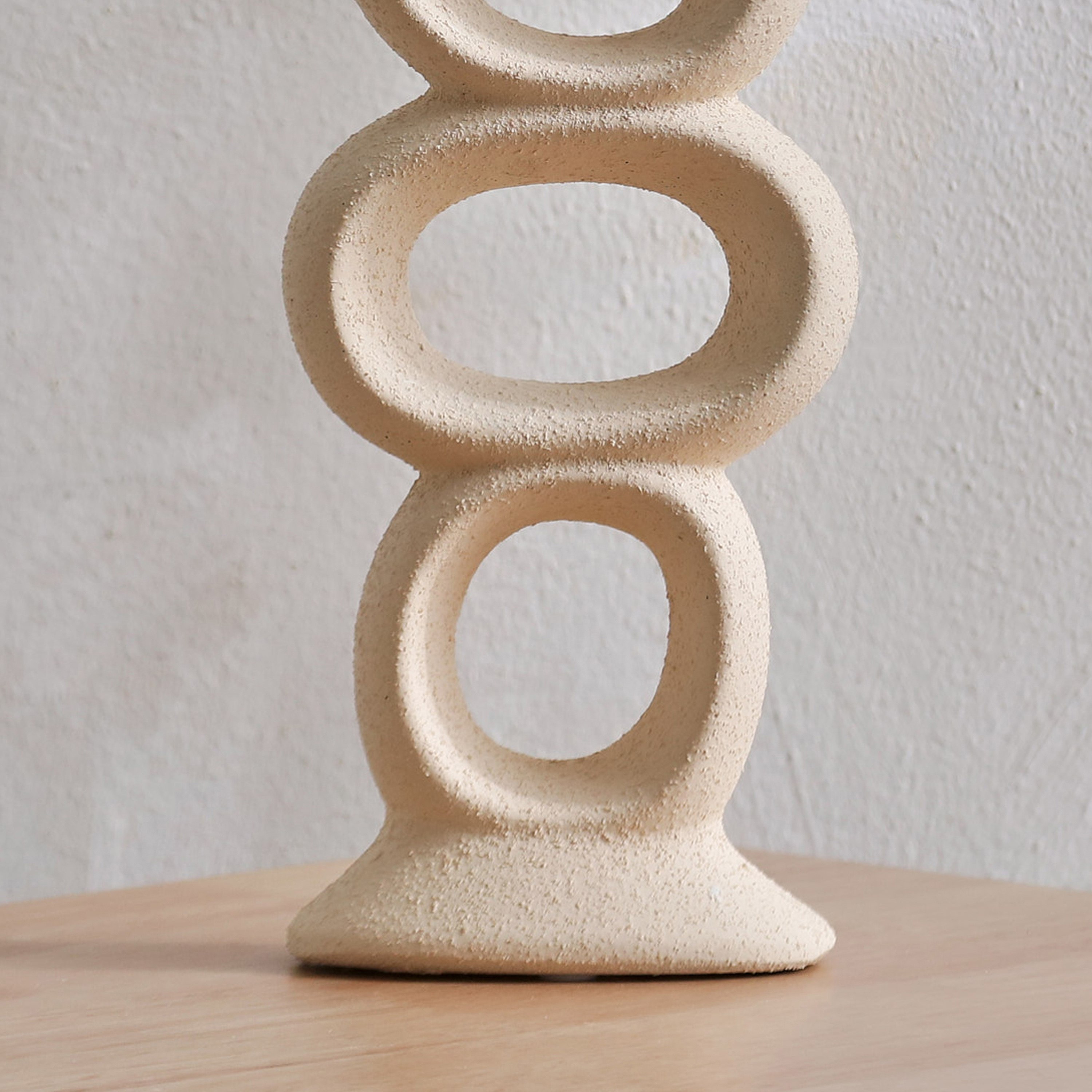 حامل شموع سيراميك مودرن من كوين - 10.5x6.5x24 سم-hbxlivingroom-decorandaccessories-candleholders-image-4
