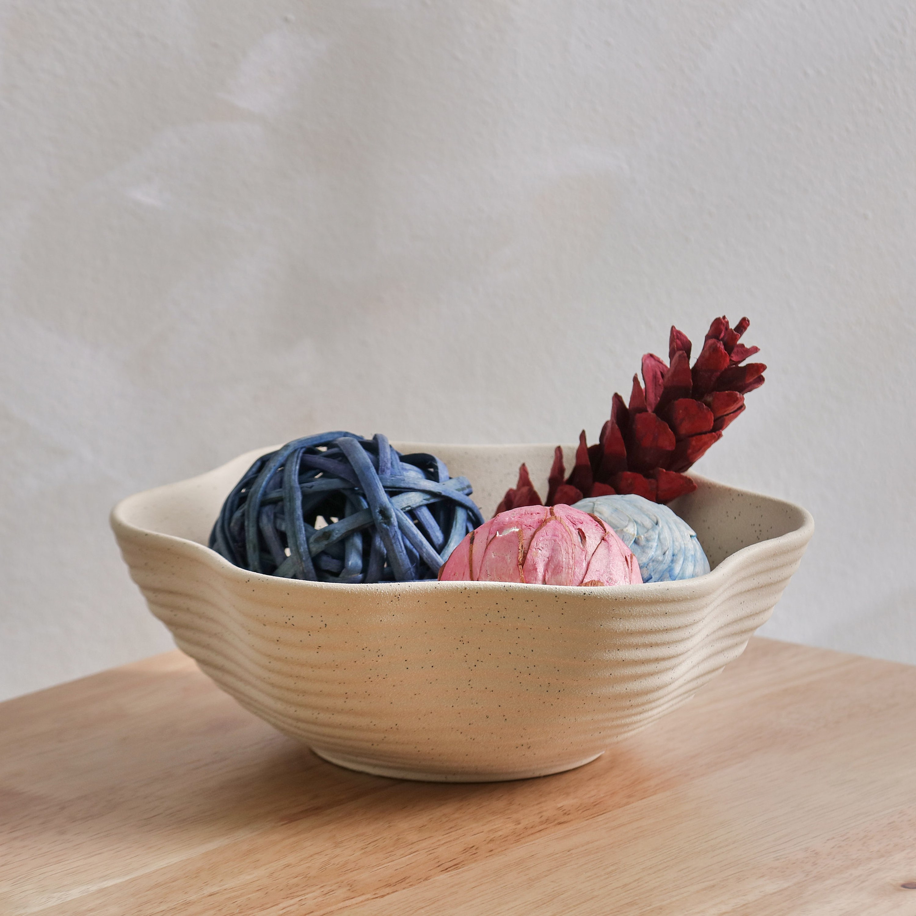 وعاء ديكور صغير سيراميك من كوين - 25x25x9 سم-hbxdecorandfurnishings-homeaccessories-bowls-image-1