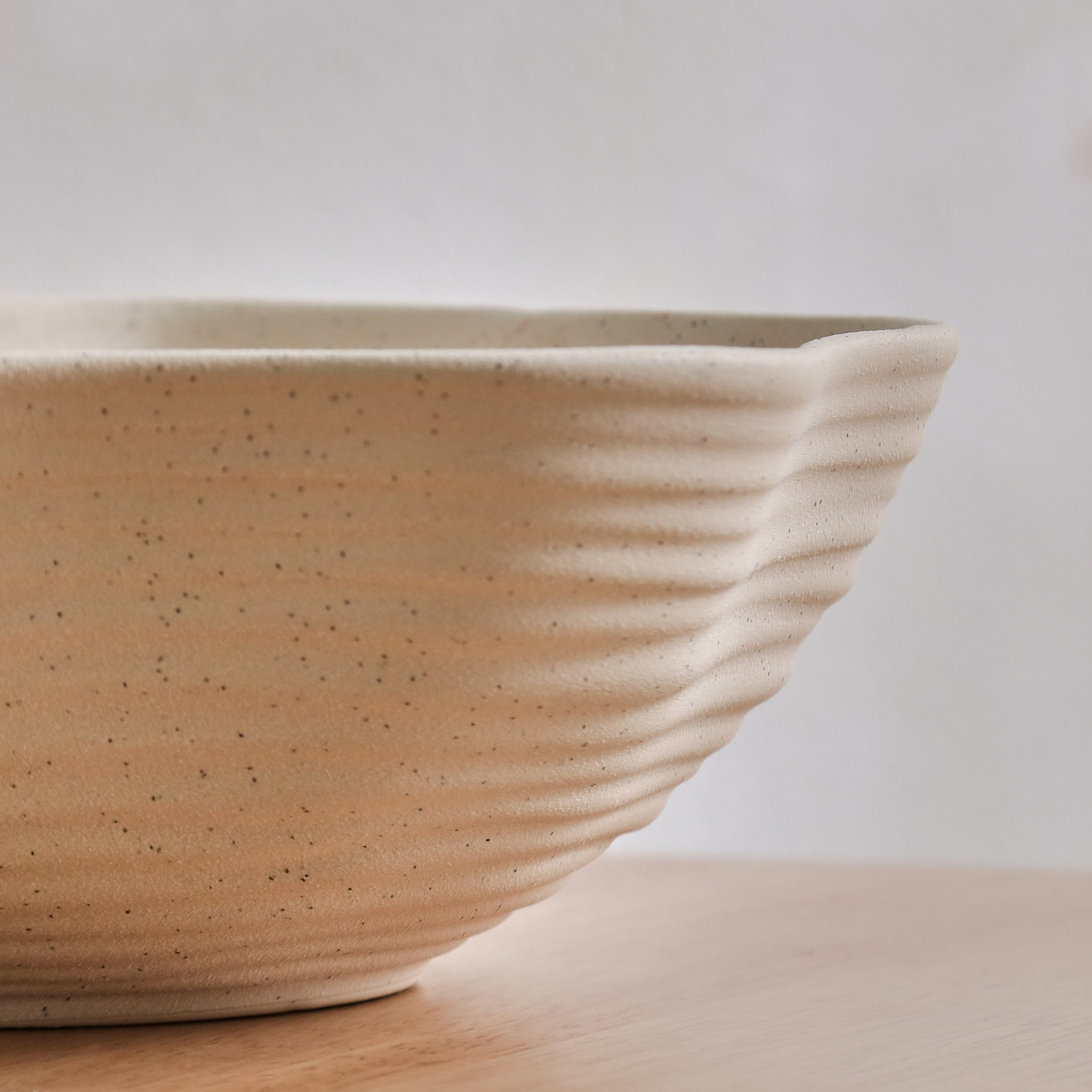 وعاء ديكور صغير سيراميك من كوين - 25x25x9 سم-hbxdecorandfurnishings-homeaccessories-bowls-image-4