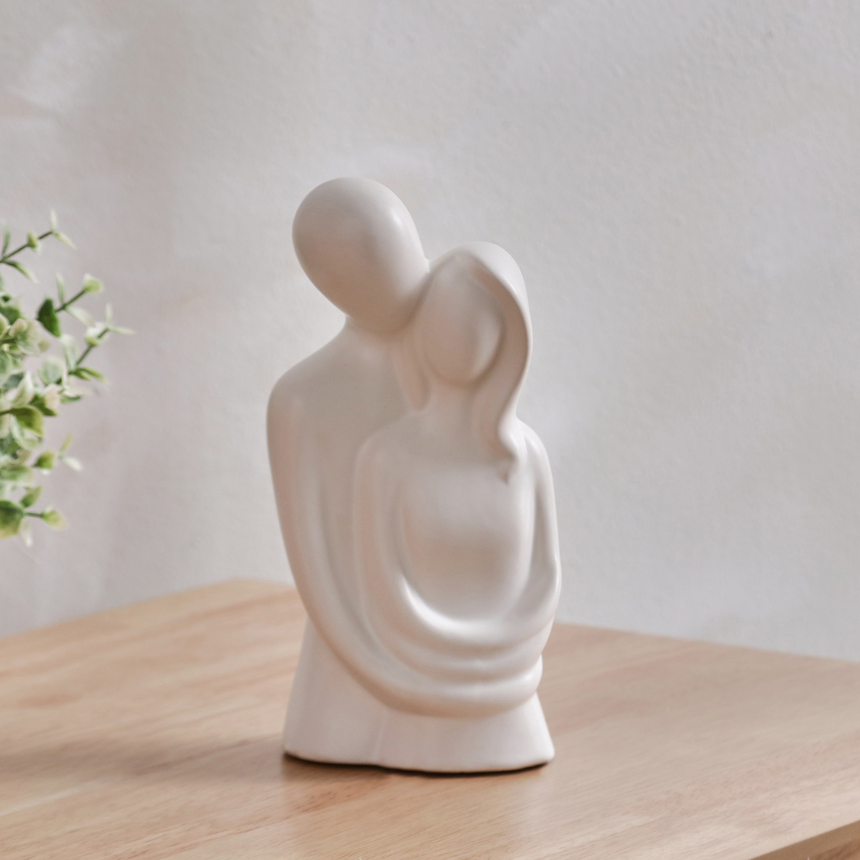 تمثال سيراميك من كوين - 10x8x20 سم-hbxhomeware-homedecor-figurinesandornaments-image-1