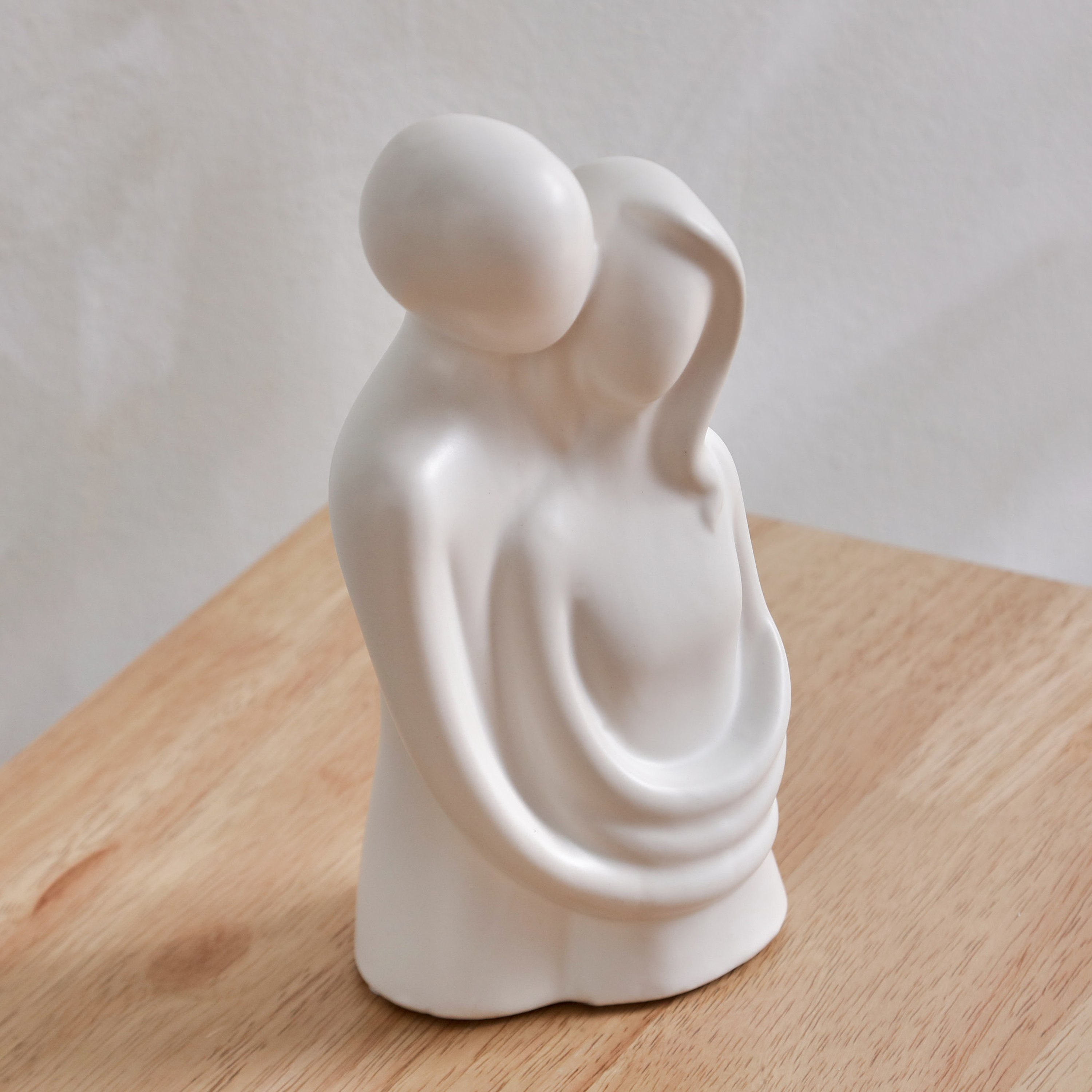 تمثال سيراميك من كوين - 10x8x20 سم-hbxhomeware-homedecor-figurinesandornaments-image-2