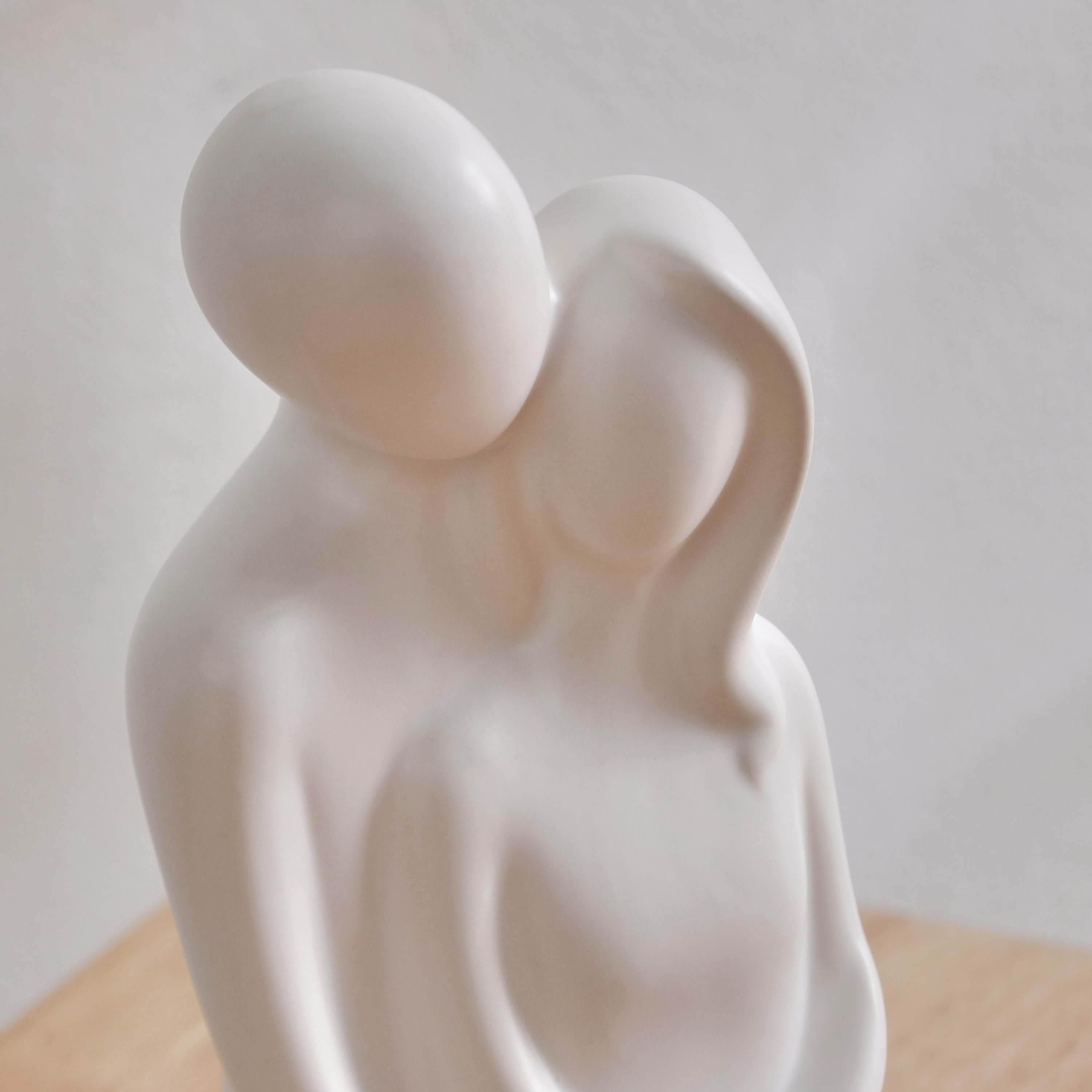 تمثال سيراميك من كوين - 10x8x20 سم-hbxhomeware-homedecor-figurinesandornaments-image-3