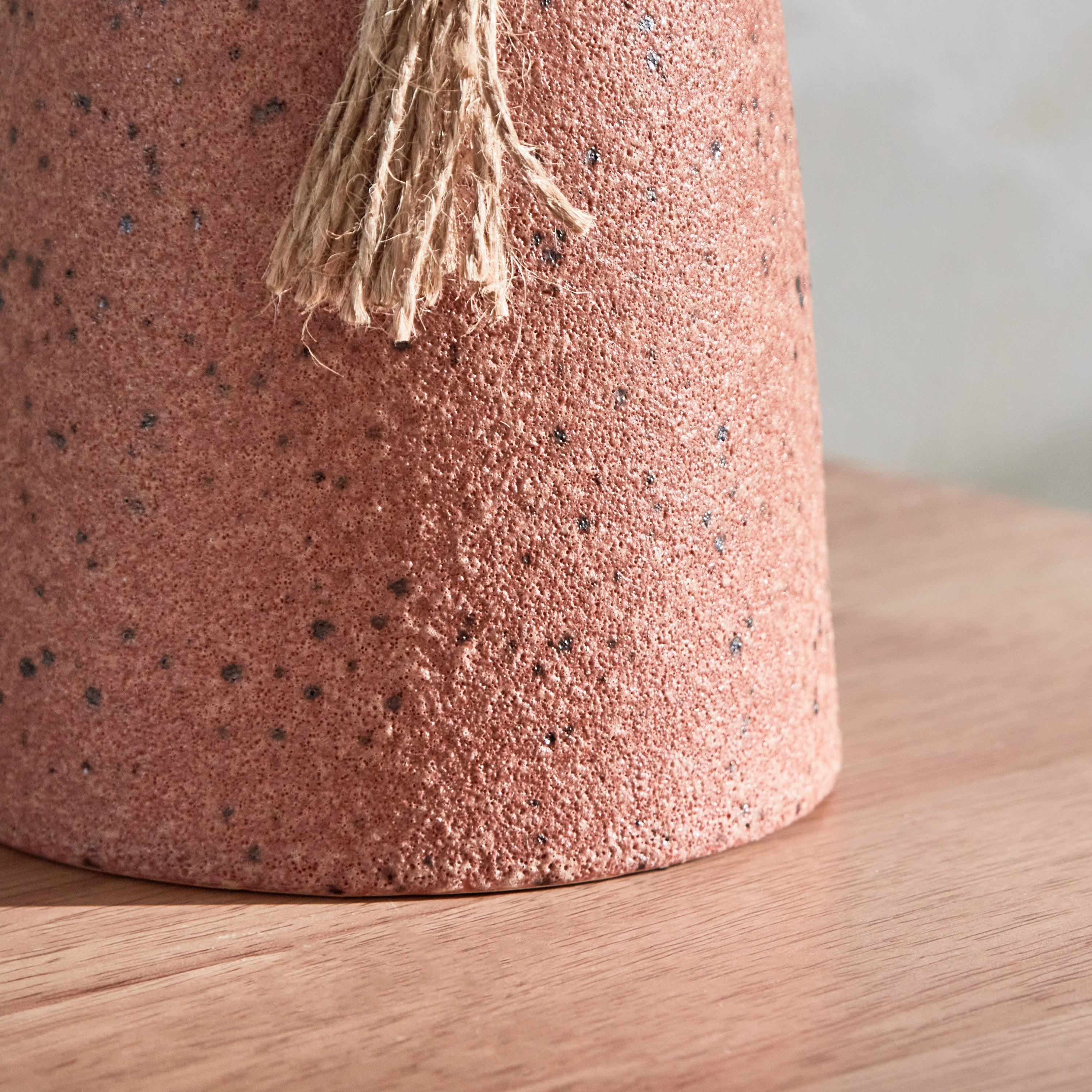 مزهرية سيراميك مزيّنة بالخرز من كوين - 11.5x11.5x23 سم-hbxbedroom-decorandaccessories-vases-image-4