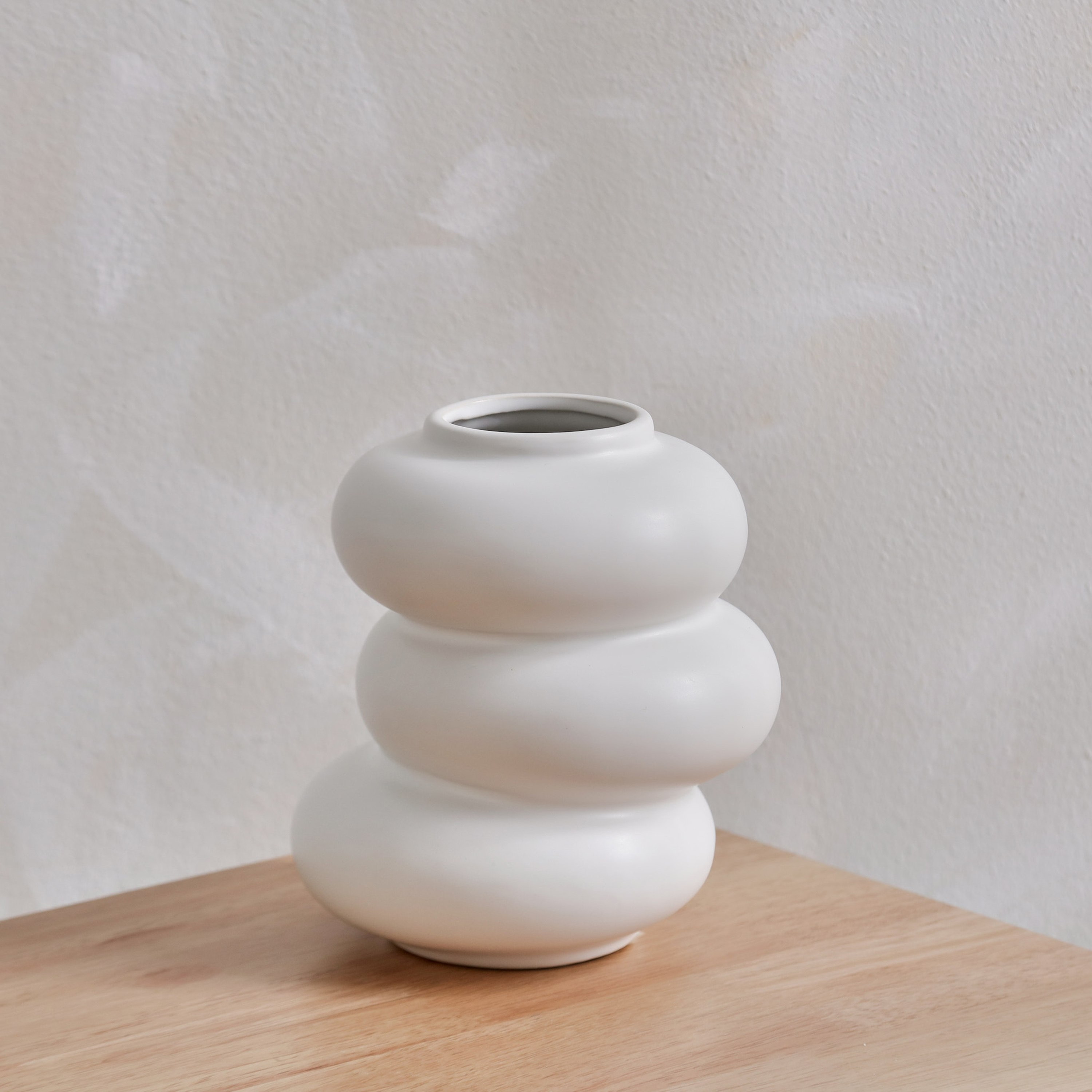 مزهرية سيراميك من كوين - 16x14.5x17 سم-hbxbedroom-decorandaccessories-vases-image-2