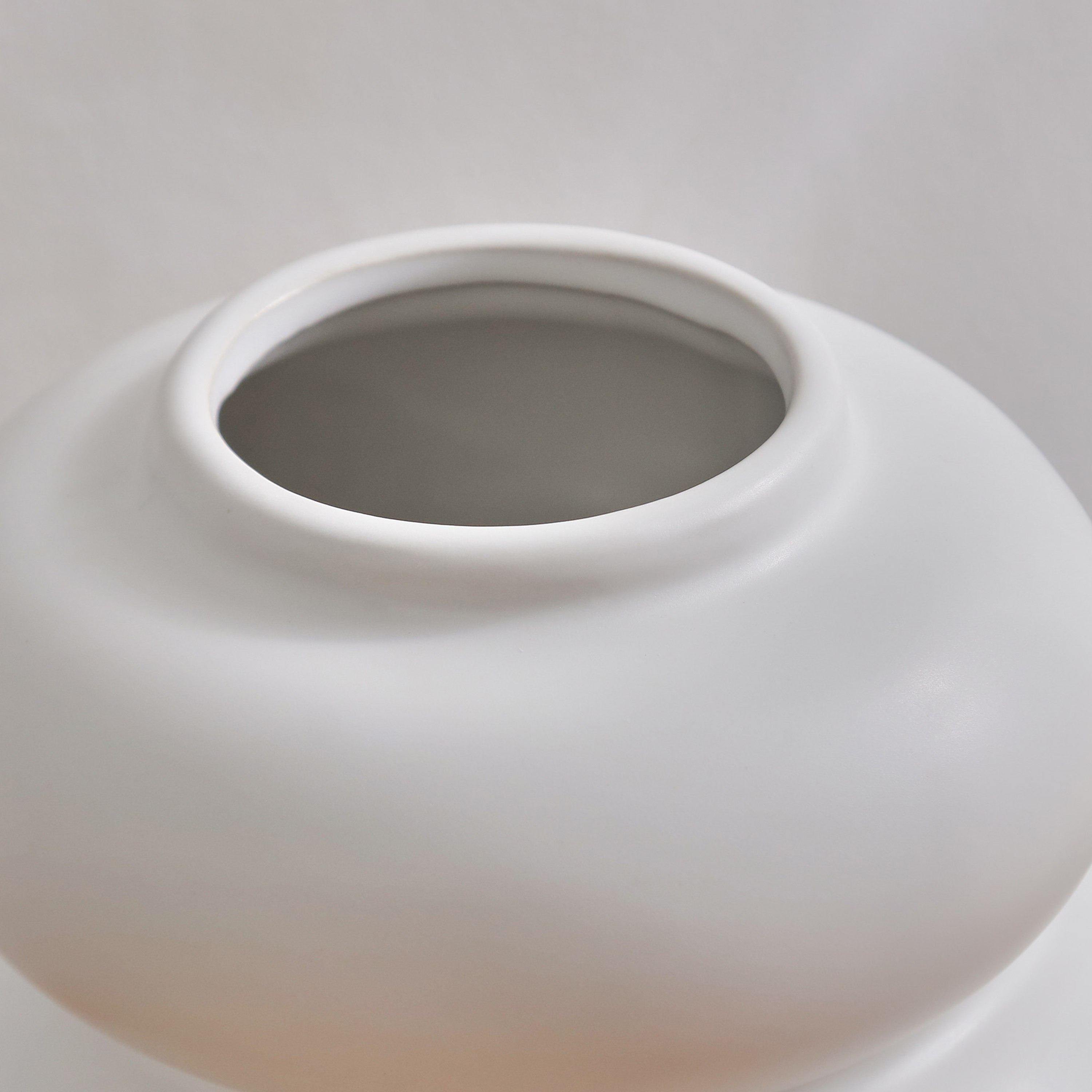 مزهرية سيراميك من كوين - 16x14.5x17 سم-hbxbedroom-decorandaccessories-vases-image-3