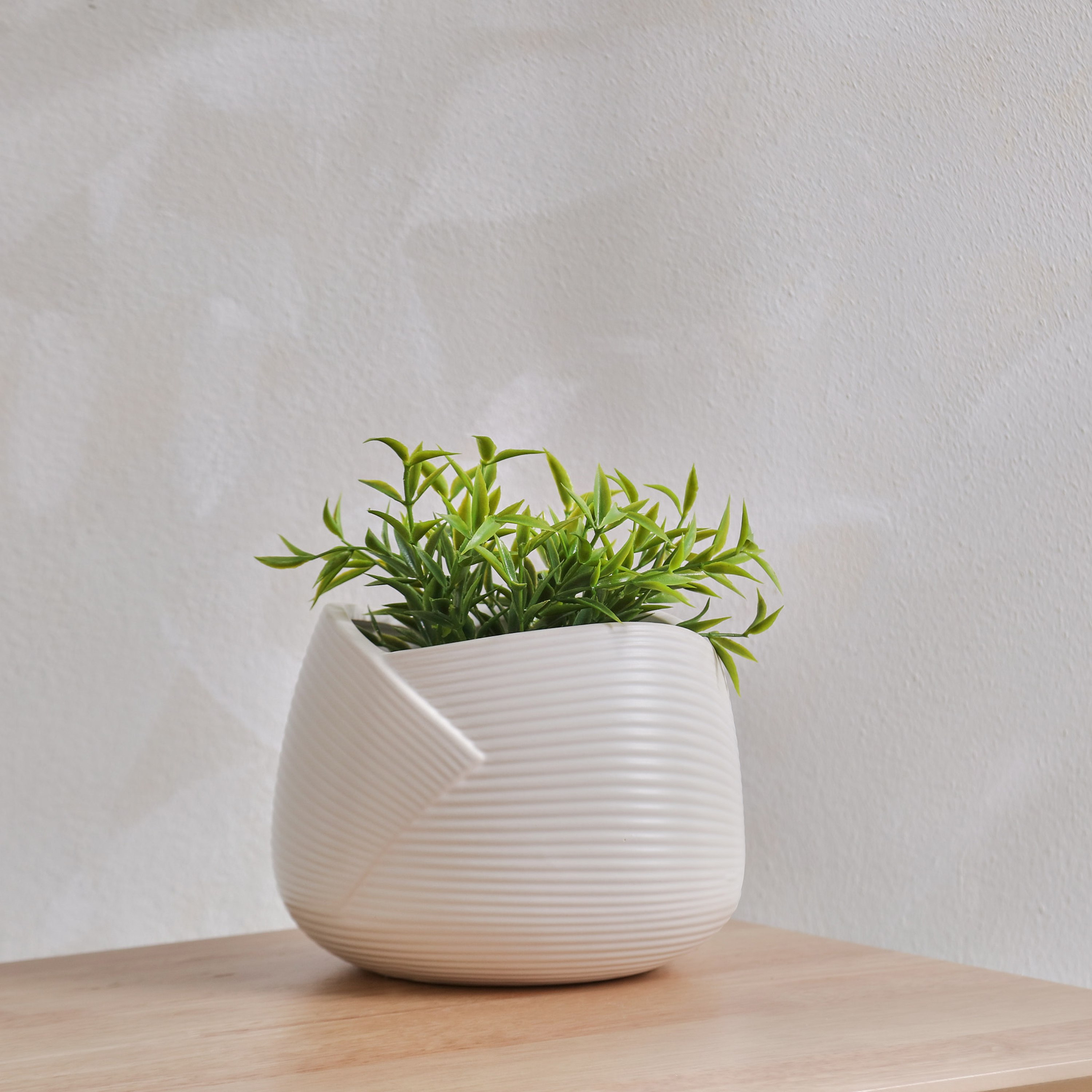 Quinn Sleeve Look Ceramic Planter - 18x18x14 cm-PROMO_HB_AE_B1G1_250925-image-1