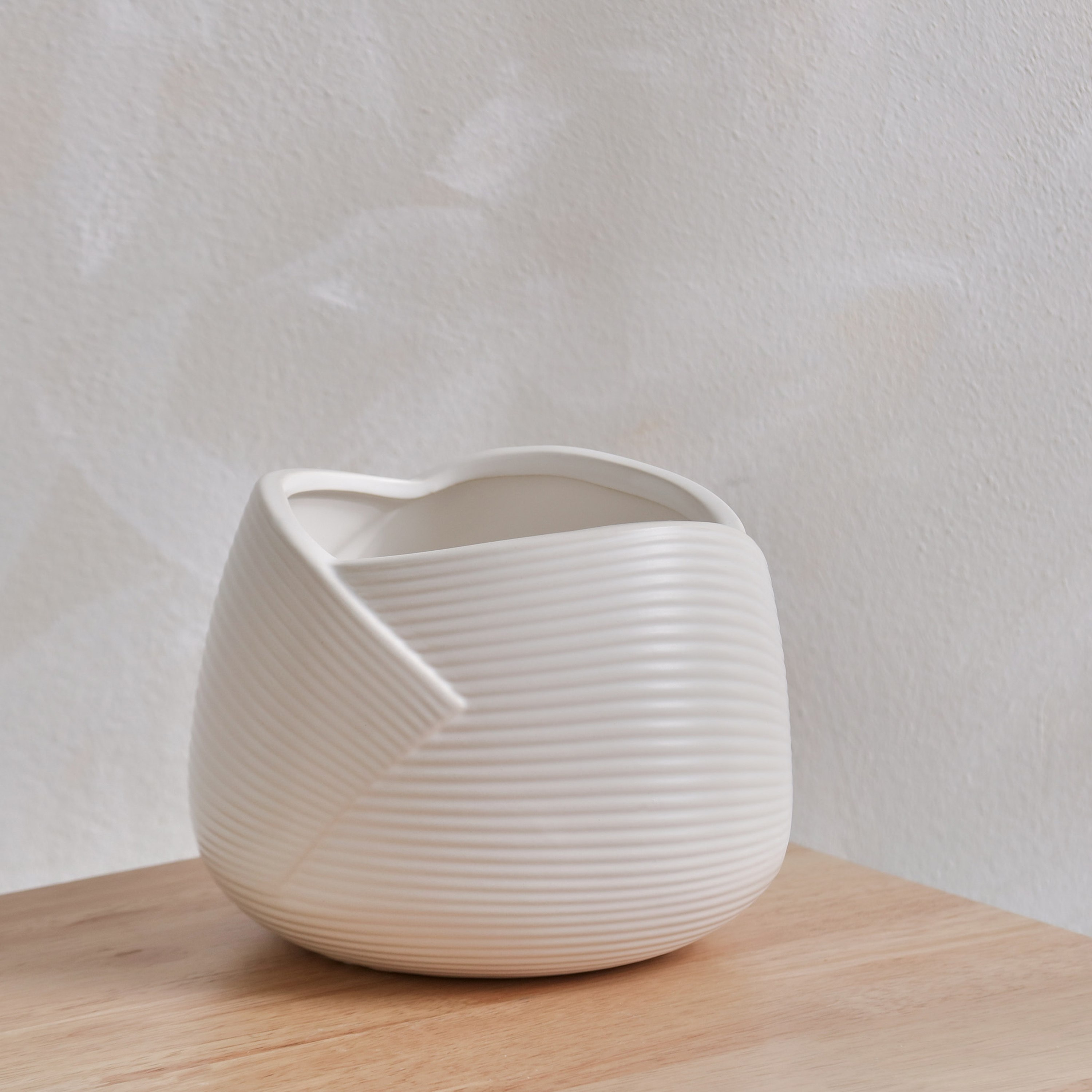 Quinn Sleeve Look Ceramic Planter - 18x18x14 cm-PROMO_HB_AE_B1G1_250925-image-2