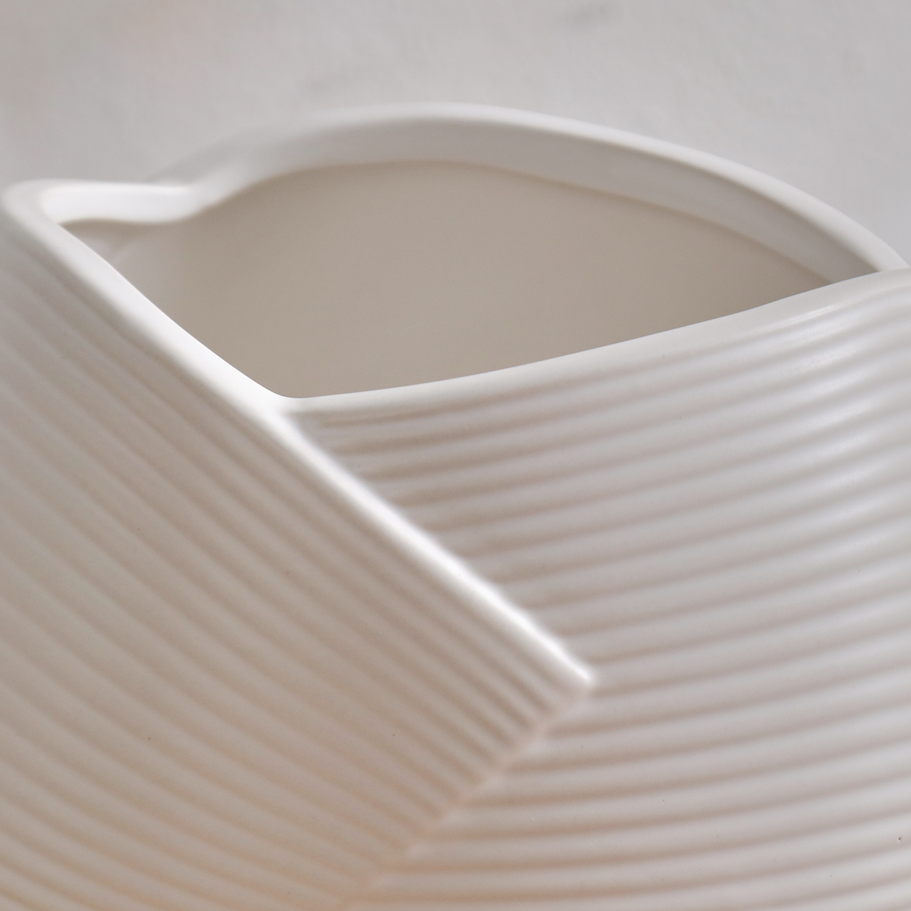 Quinn Sleeve Look Ceramic Planter - 18x18x14 cm-PROMO_HB_AE_B1G1_250925-image-3