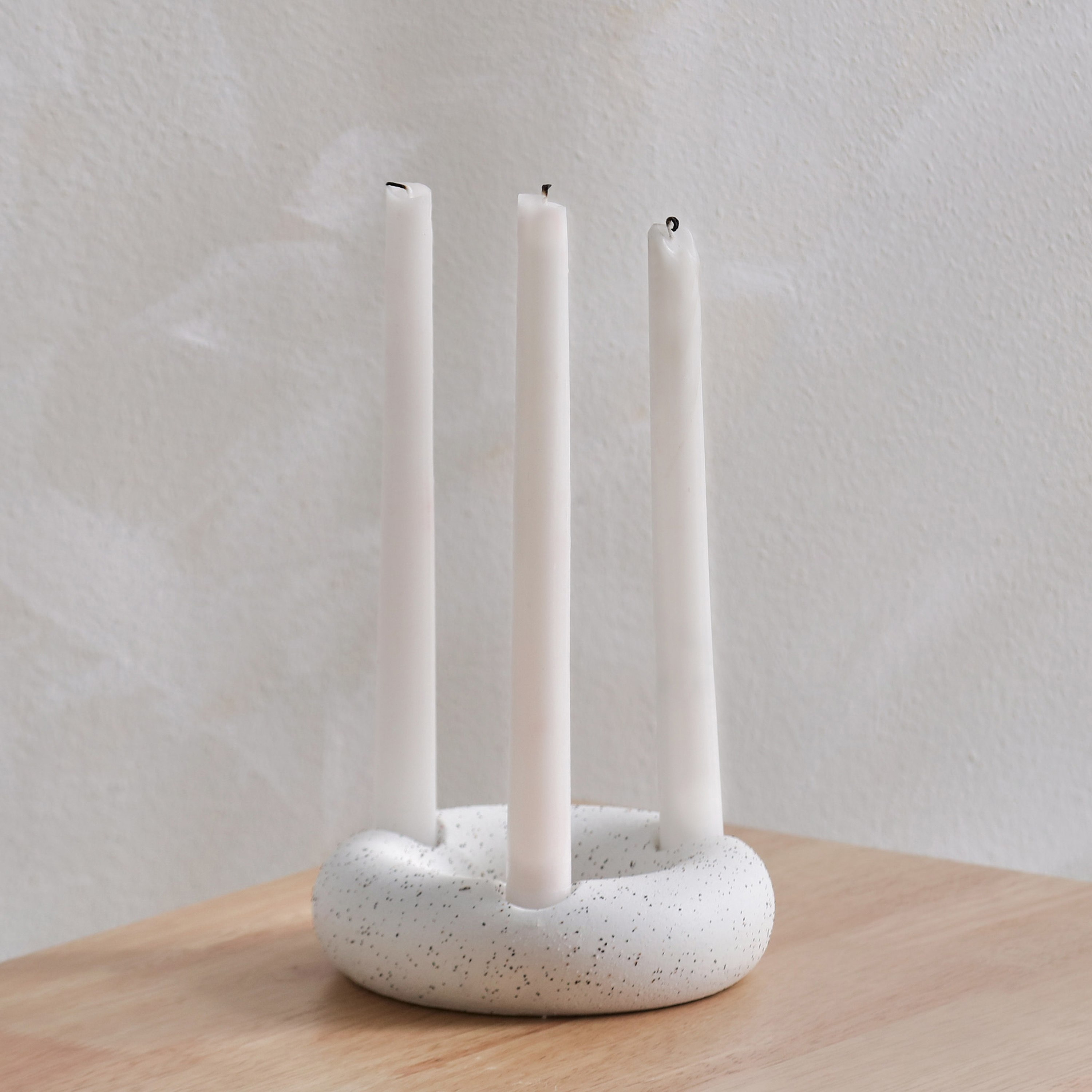 حامل شموع سيراميك مستدير من كوين - 14x14x4 سم-hbxlivingroom-decorandaccessories-candleholders-image-1